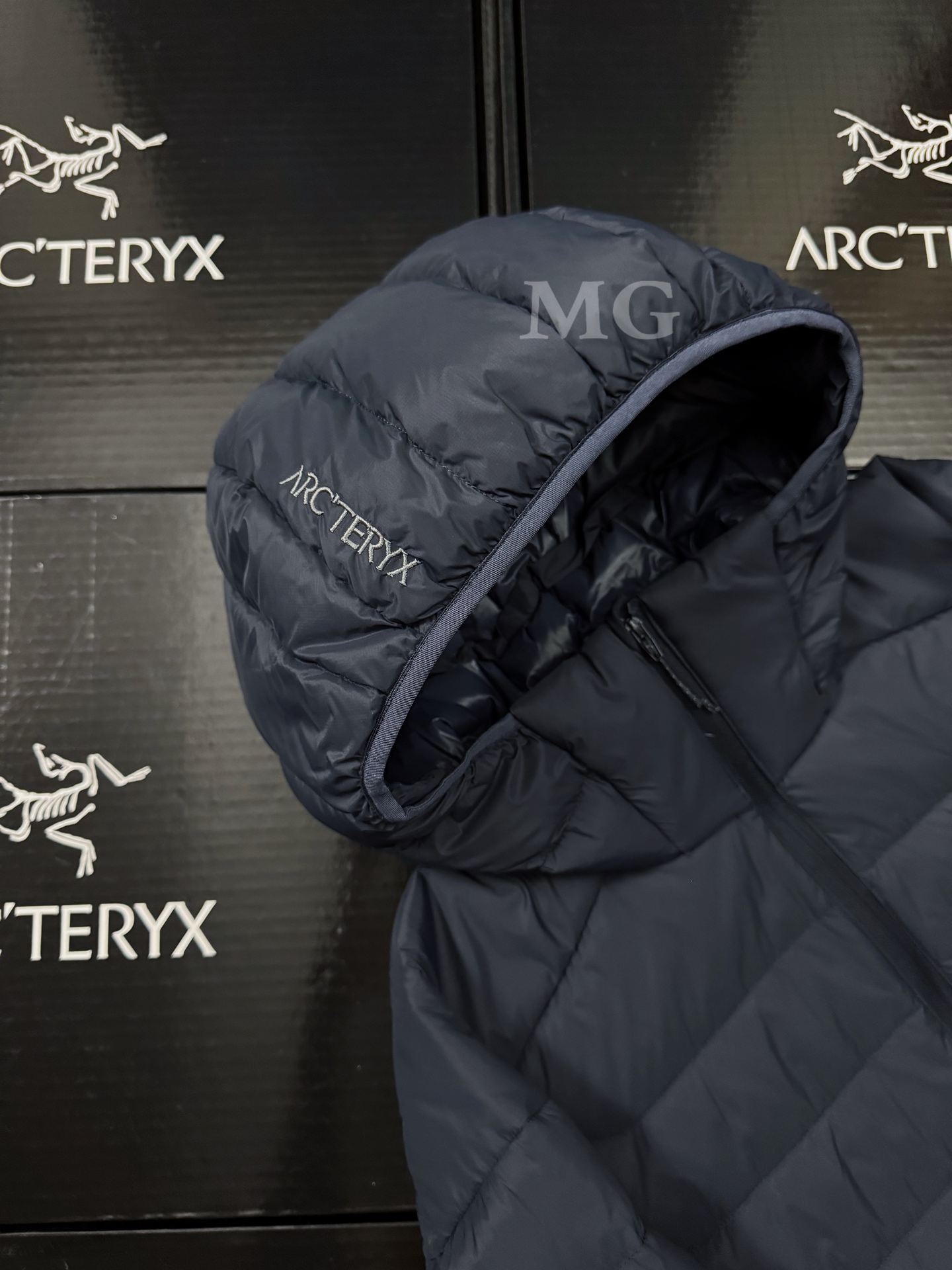Arc'teryx A貨羽絨外套男款深藍寶石色機能設計850蓬防寒| 13 Arc'teryx A貨羽絨外套男款深藍寶石色機能設計850蓬防寒