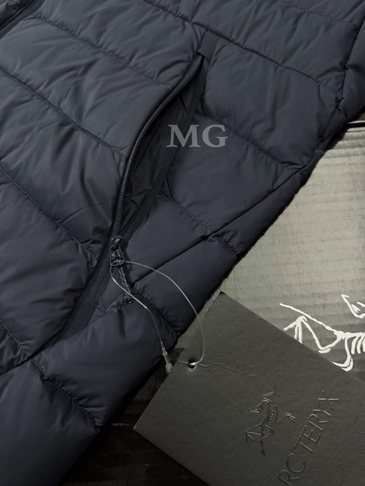 Arc'teryx A貨羽絨外套男款深藍寶石色機能設計850蓬防寒| 12 Arc'teryx A貨羽絨外套男款深藍寶石色機能設計850蓬防寒