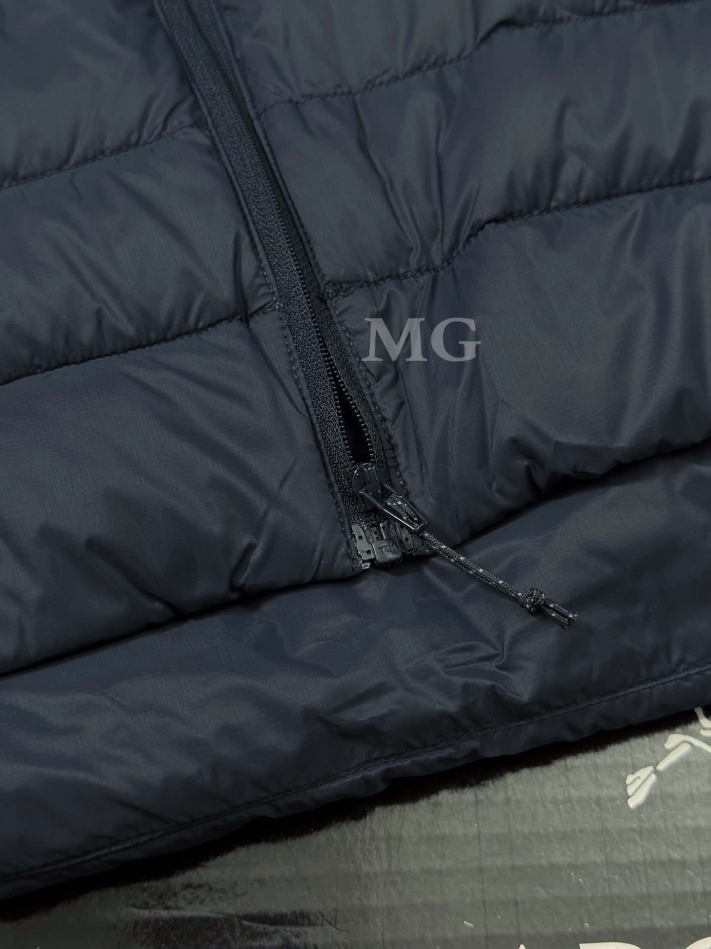 Arc'teryx A貨羽絨外套男款深藍寶石色機能設計850蓬防寒| 10 Arc'teryx A貨羽絨外套男款深藍寶石色機能設計850蓬防寒
