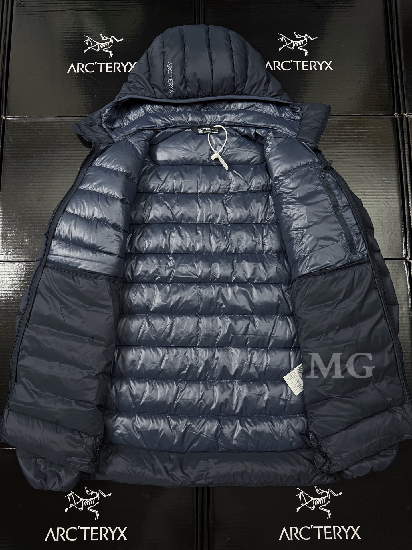 Arc'teryx A貨羽絨外套男款深藍寶石色機能設計850蓬防寒| 9 Arc'teryx A貨羽絨外套男款深藍寶石色機能設計850蓬防寒