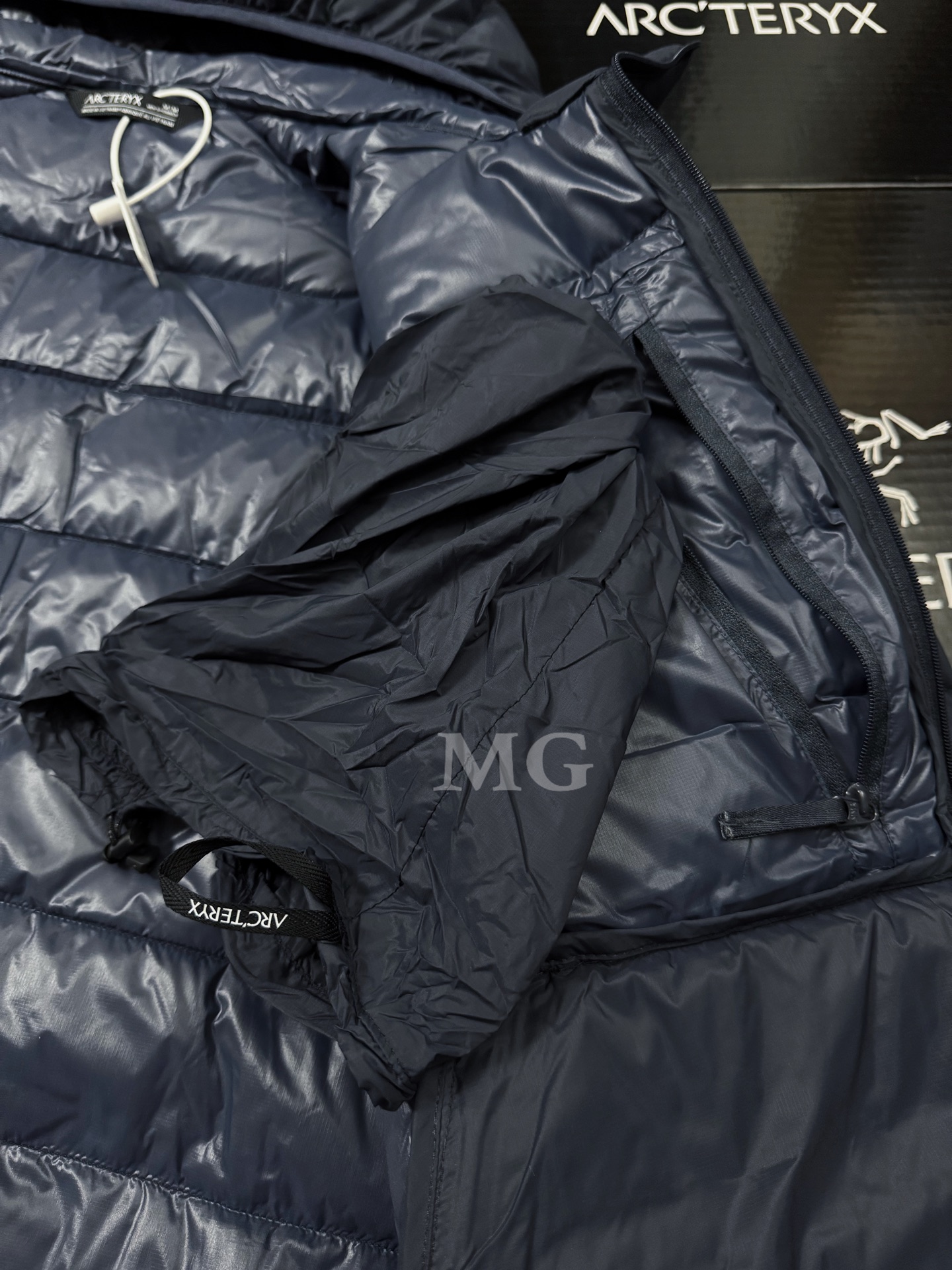 Arc'teryx A貨羽絨外套男款深藍寶石色機能設計850蓬防寒| 7 Arc'teryx A貨羽絨外套男款深藍寶石色機能設計850蓬防寒
