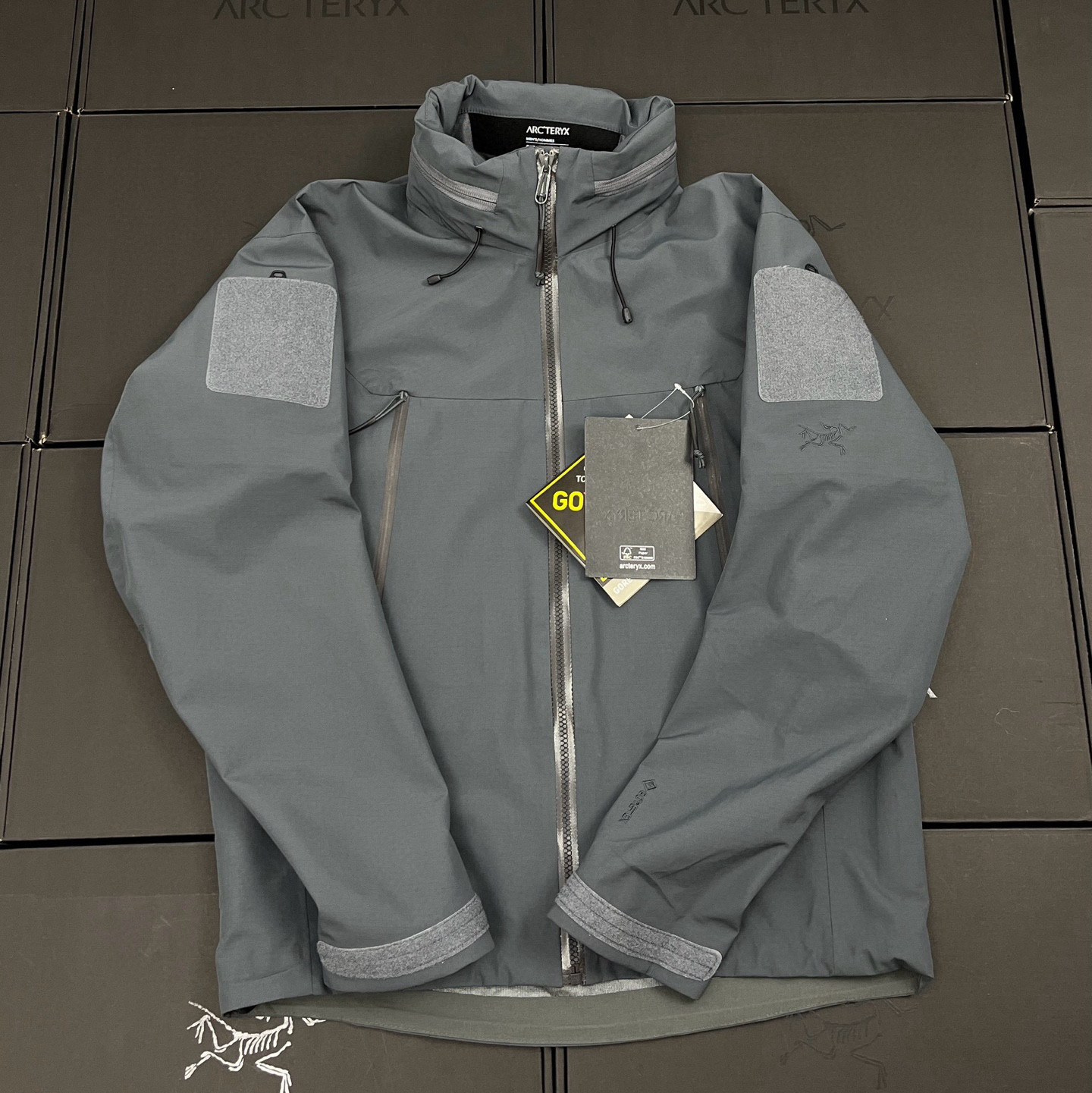 Arc'teryx 原單灰藍GORE-TEX外套男款都市防風設計款