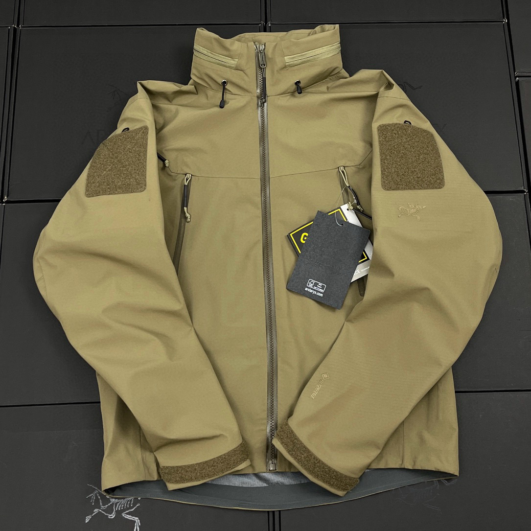 Arc'teryx 高仿GORE-TEX外套男款沙色機能款戰術細節設計| 14 Arc'teryx 高仿GORE-TEX外套男款沙色機能款戰術細節設計