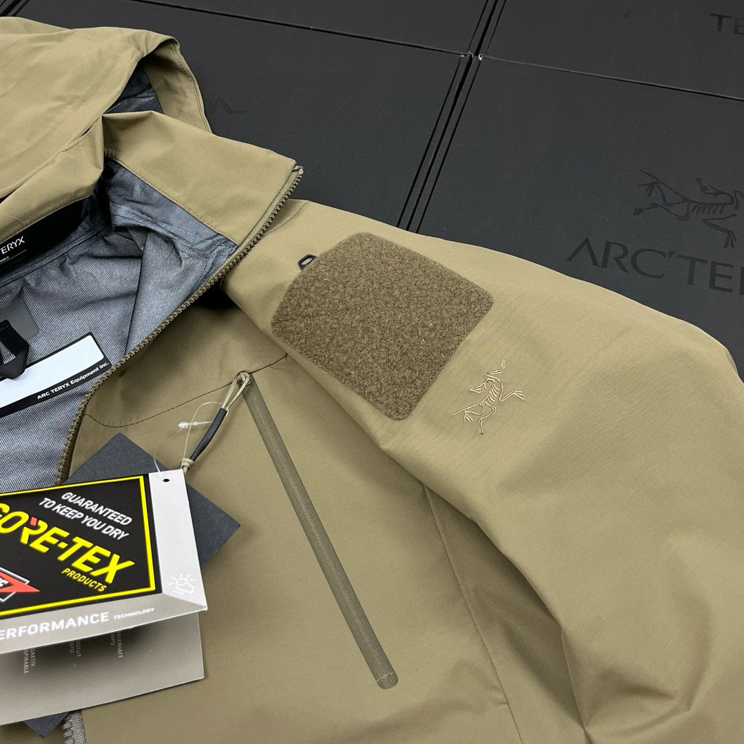 Arc'teryx 高仿GORE-TEX外套男款沙色機能款戰術細節設計| 9 Arc'teryx 高仿GORE-TEX外套男款沙色機能款戰術細節設計