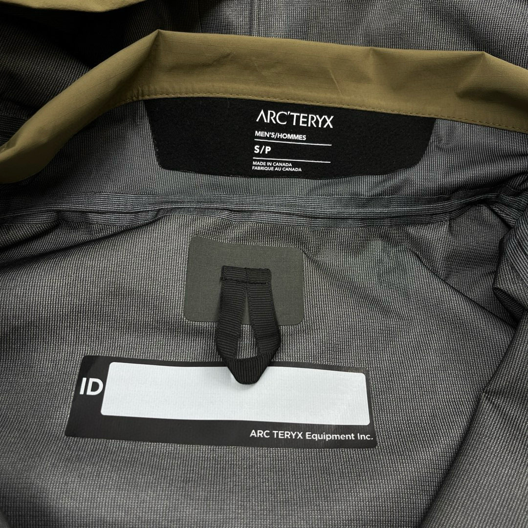 Arc'teryx 高仿GORE-TEX外套男款沙色機能款戰術細節設計| 8 Arc'teryx 高仿GORE-TEX外套男款沙色機能款戰術細節設計