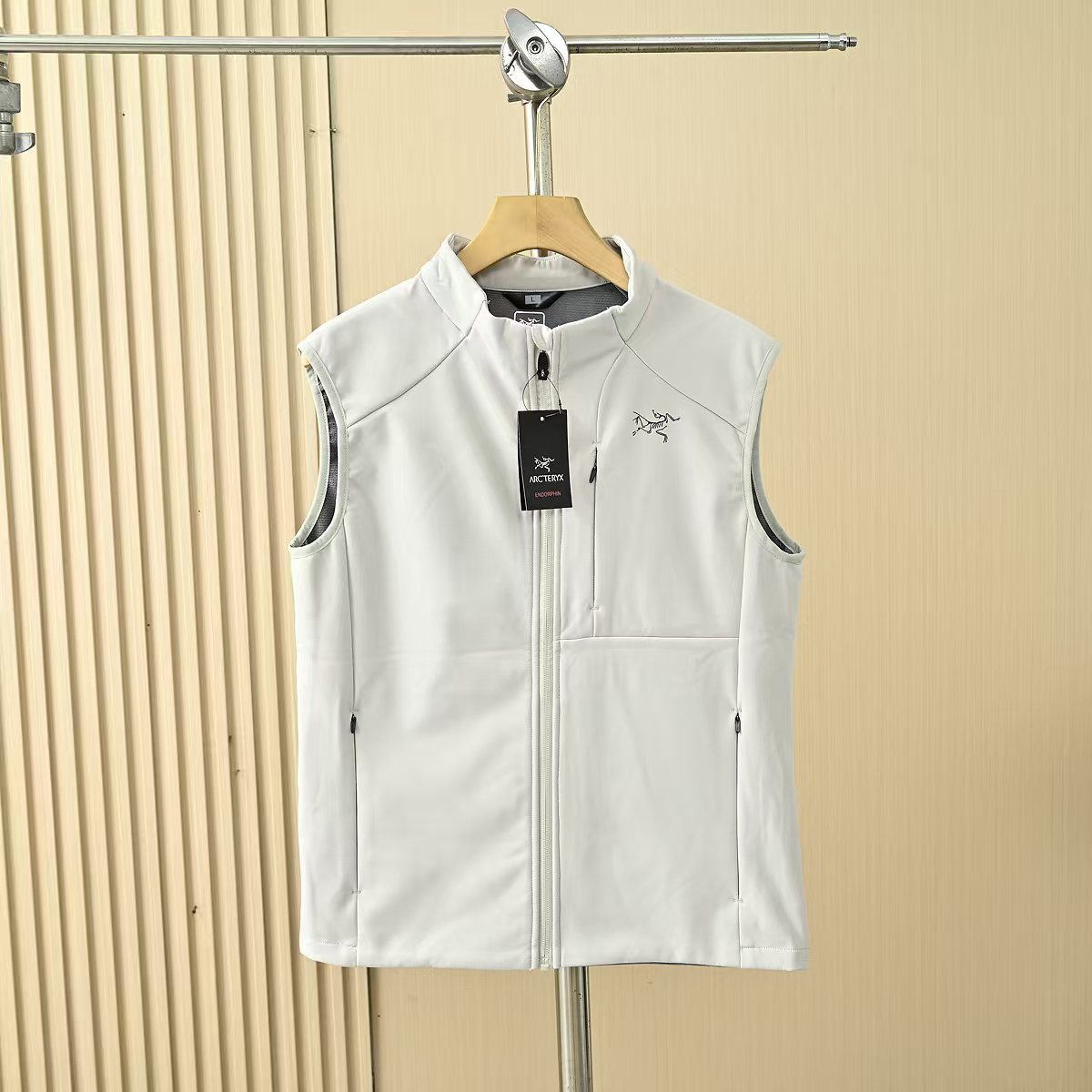 Arc'teryx A貨立領背心男款多色選機能輕便休閒單品| 6 Arc'teryx A貨立領背心男款多色選機能輕便休閒單品