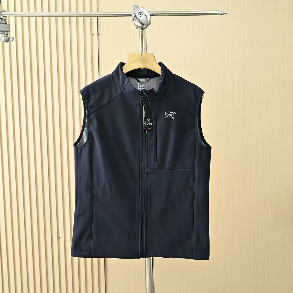Arc'teryx A貨立領背心男款多色選機能輕便休閒單品| 13 Arc'teryx A貨立領背心男款多色選機能輕便休閒單品