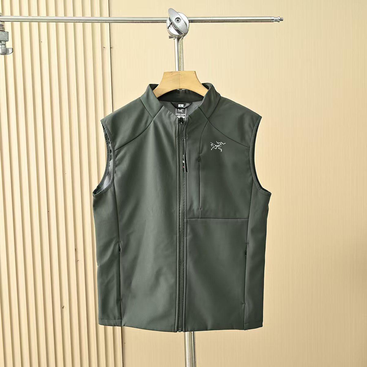 Arc'teryx A貨立領背心男款多色選機能輕便休閒單品| 12 Arc'teryx A貨立領背心男款多色選機能輕便休閒單品
