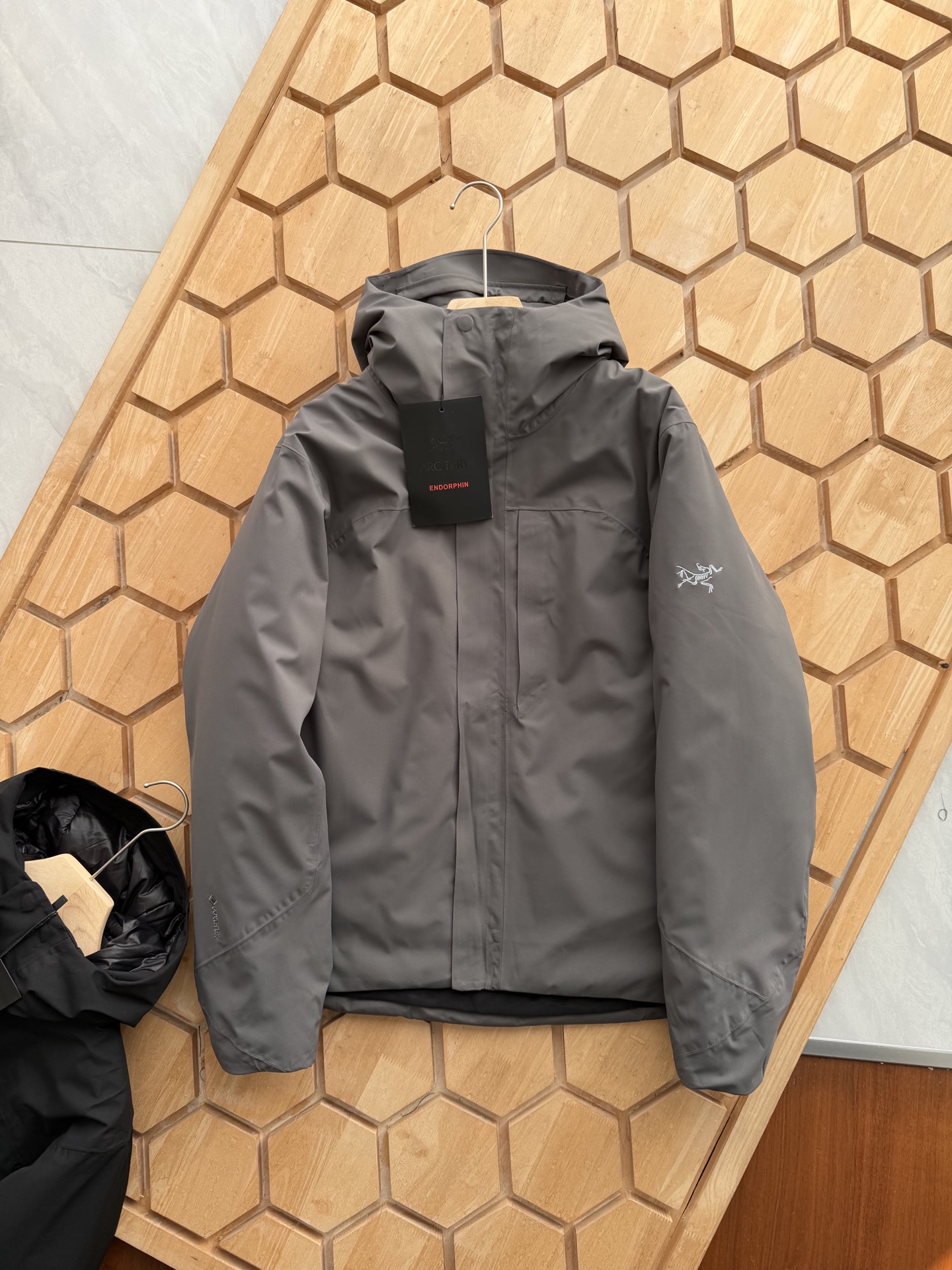 Arc'teryx 高仿輕量保暖外套 男款防風灰黑雙色內刷毛設計| 13 Arc'teryx 高仿輕量保暖外套 男款防風灰黑雙色內刷毛設計