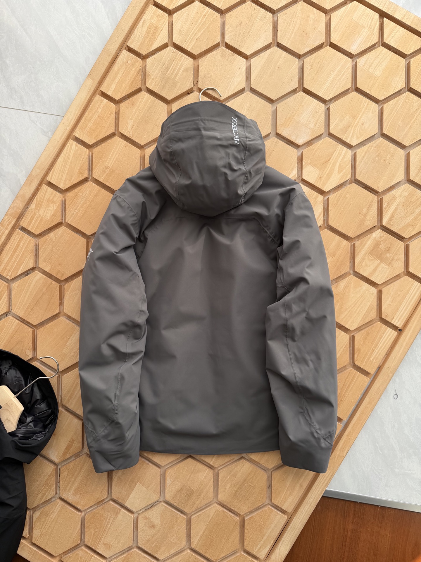 Arc'teryx 高仿輕量保暖外套 男款防風灰黑雙色內刷毛設計| 12 Arc'teryx 高仿輕量保暖外套 男款防風灰黑雙色內刷毛設計