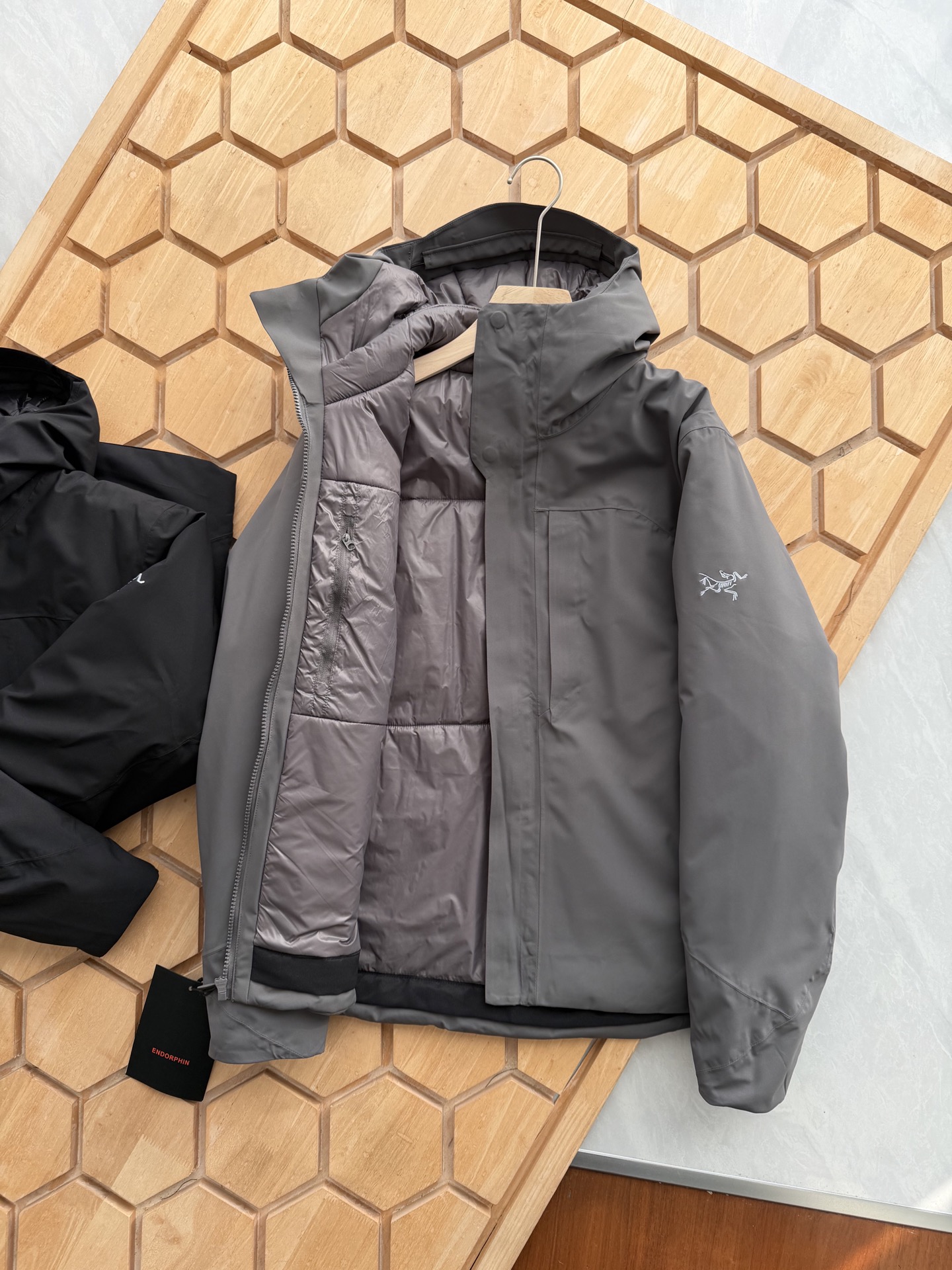 Arc'teryx 高仿輕量保暖外套 男款防風灰黑雙色內刷毛設計| 9 Arc'teryx 高仿輕量保暖外套 男款防風灰黑雙色內刷毛設計