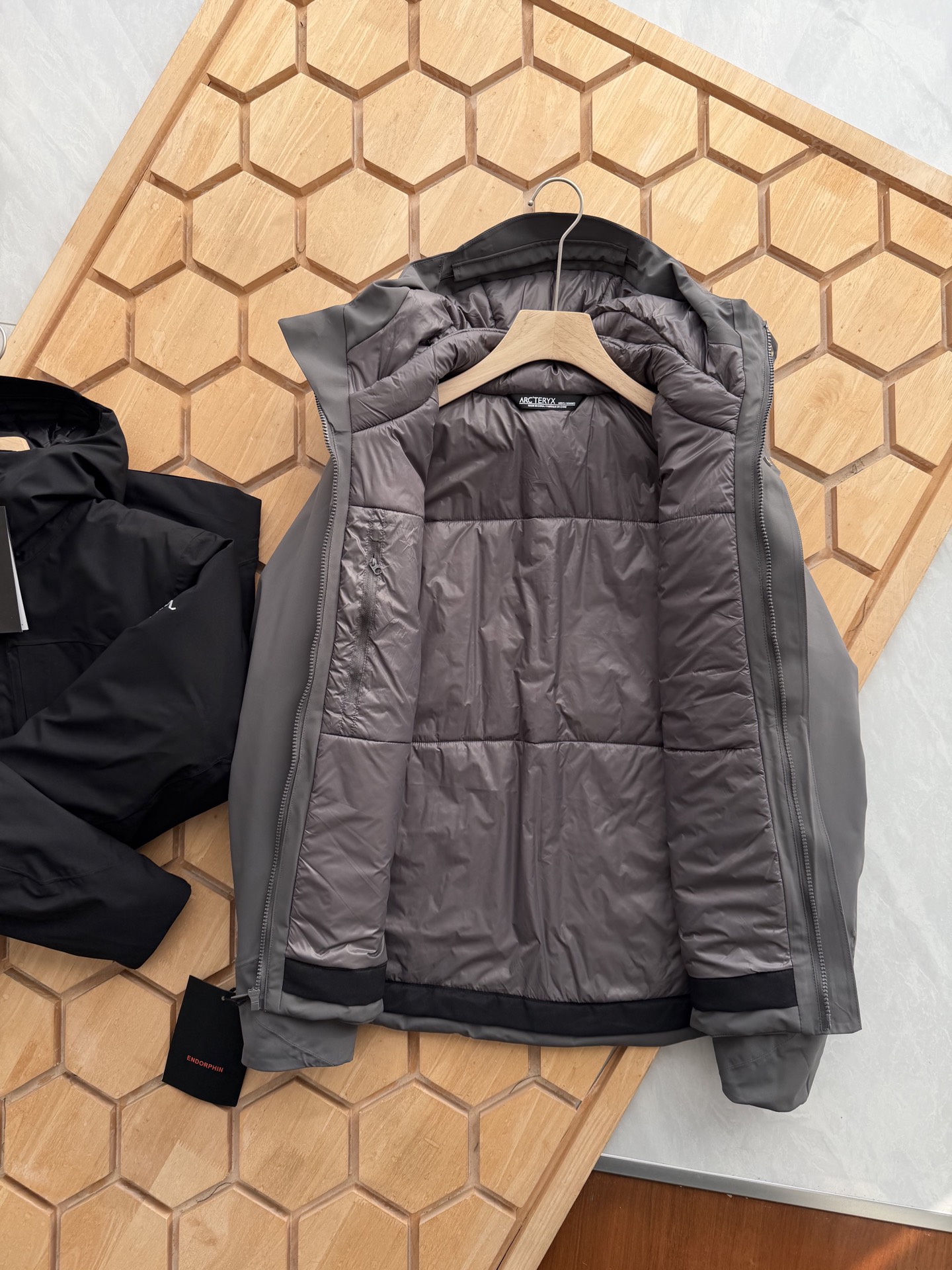 Arc'teryx 高仿輕量保暖外套 男款防風灰黑雙色內刷毛設計| 8 Arc'teryx 高仿輕量保暖外套 男款防風灰黑雙色內刷毛設計