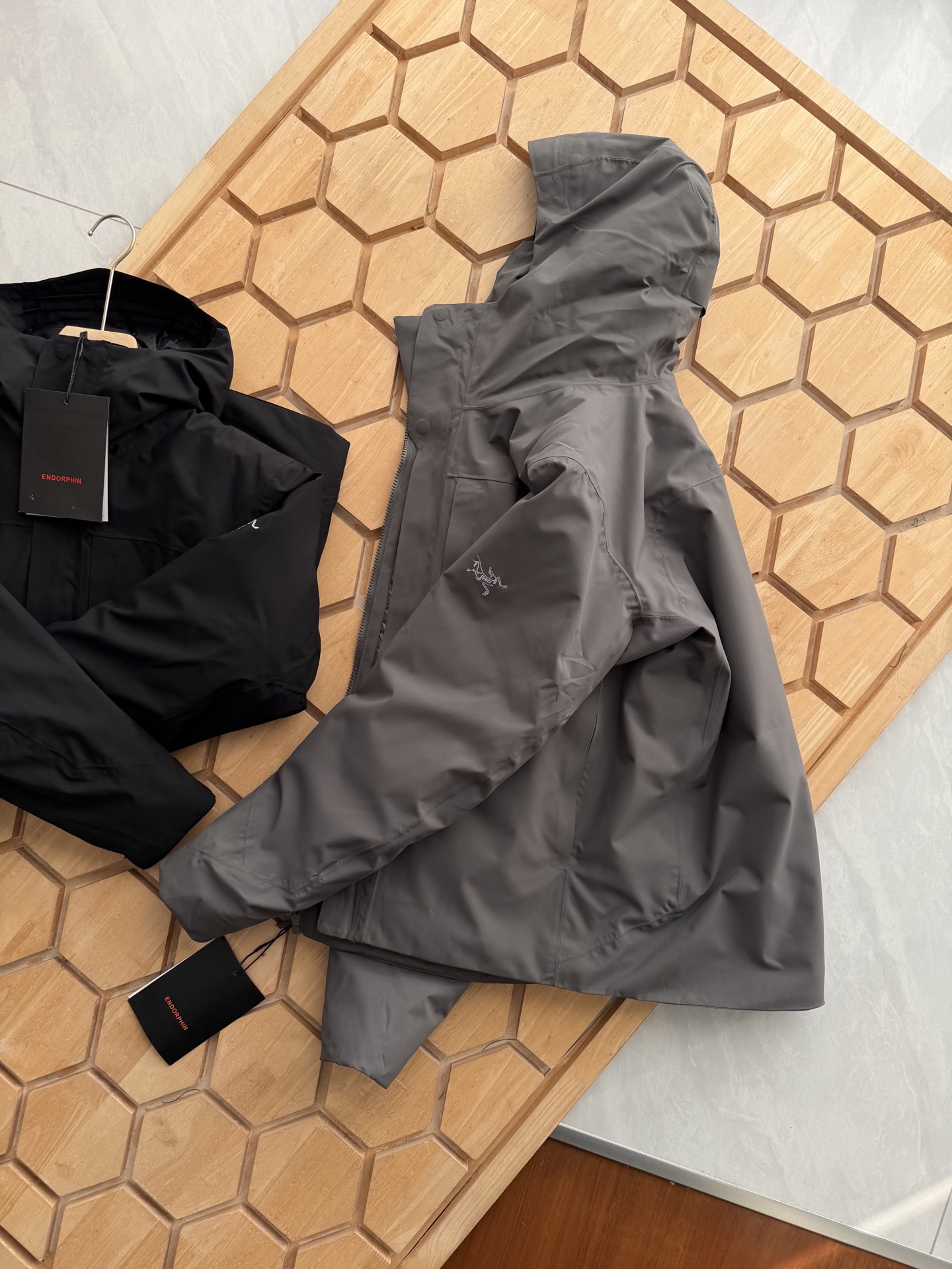 Arc'teryx 高仿輕量保暖外套 男款防風灰黑雙色內刷毛設計| 7 Arc'teryx 高仿輕量保暖外套 男款防風灰黑雙色內刷毛設計