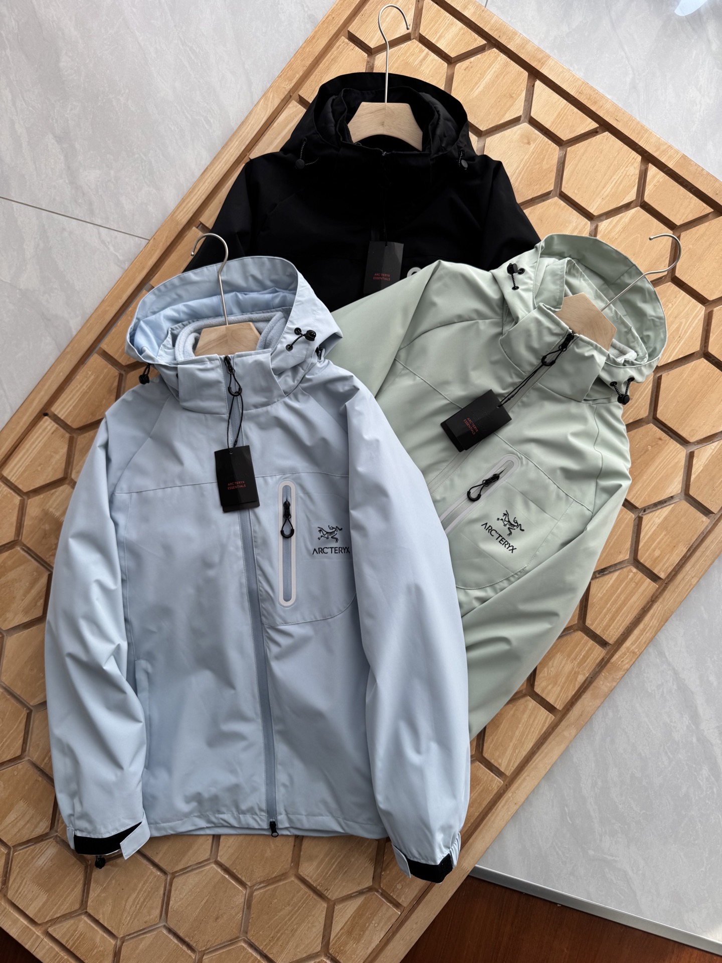 Arc'teryx 原單防水衝鋒衣 男款連帽設計雙色拼接風格
