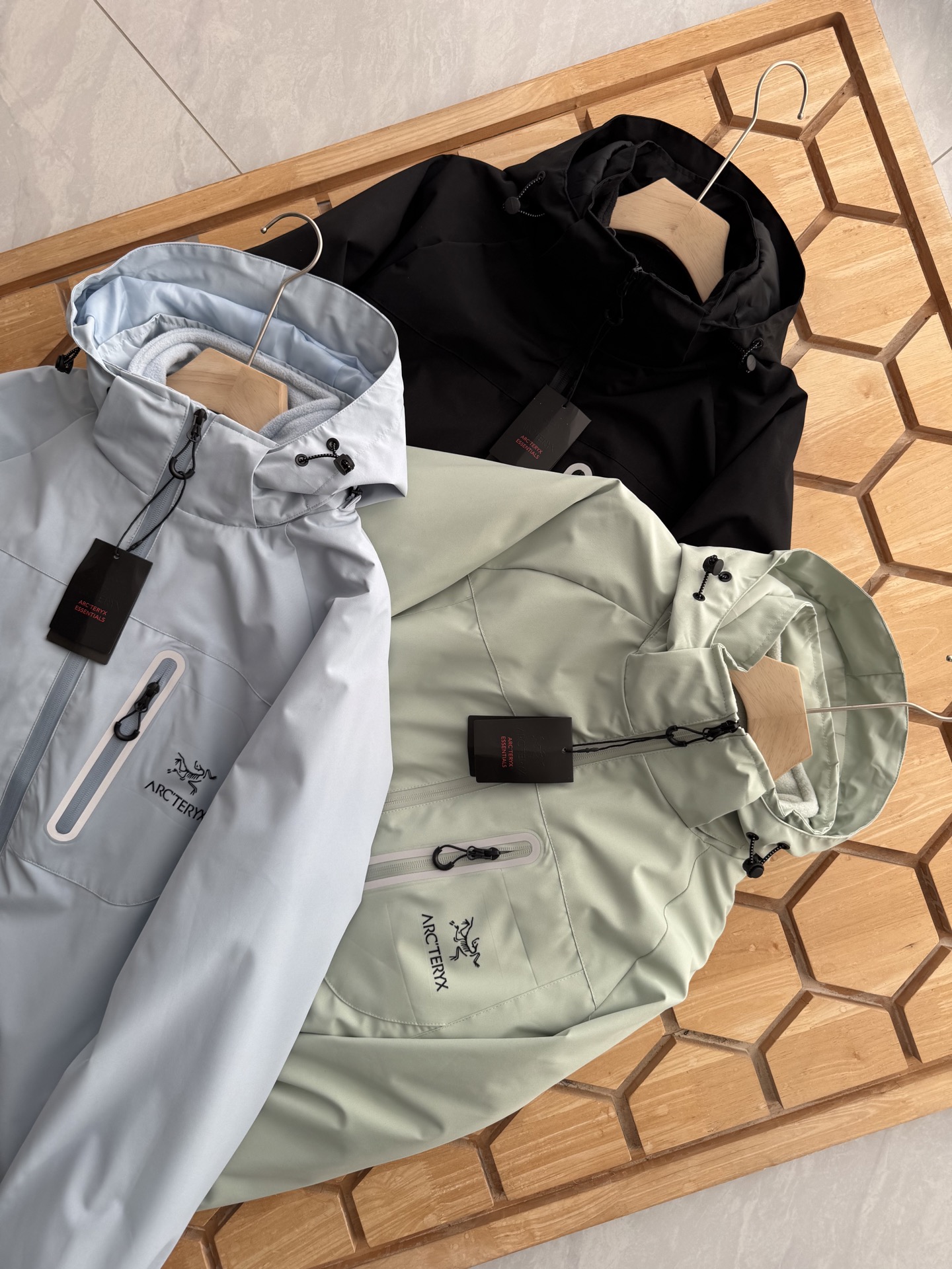 Arc'teryx 原單防水衝鋒衣 男款連帽設計雙色拼接風格| 13 Arc'teryx 原單防水衝鋒衣 男款連帽設計雙色拼接風格