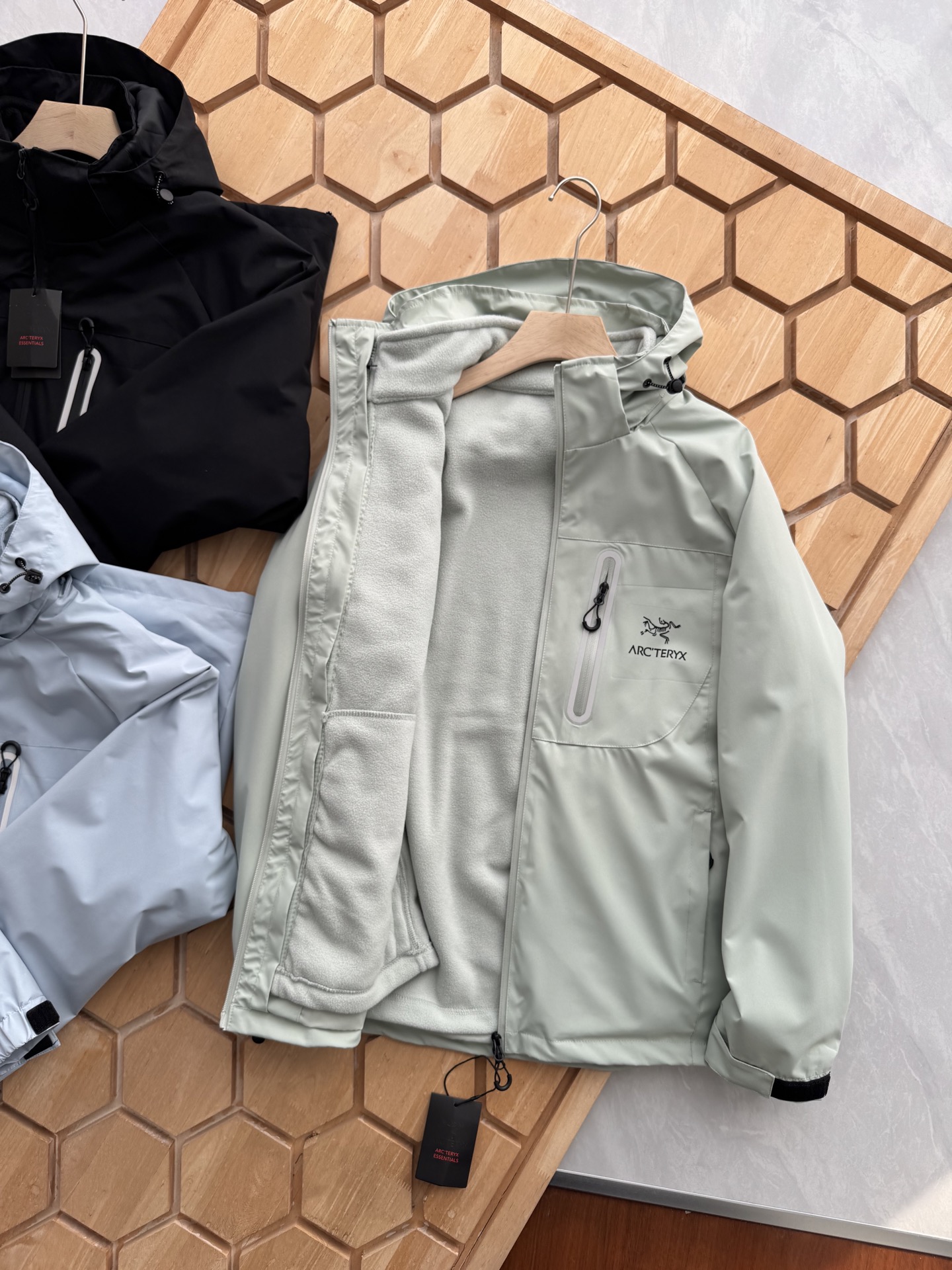 Arc'teryx 原單防水衝鋒衣 男款連帽設計雙色拼接風格| 11 Arc'teryx 原單防水衝鋒衣 男款連帽設計雙色拼接風格