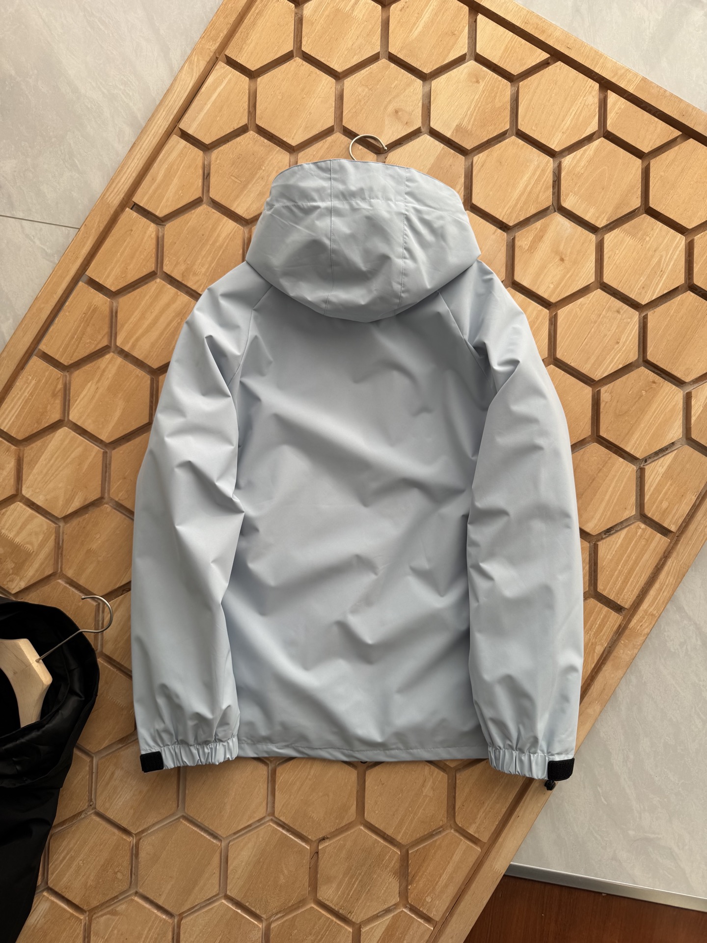 Arc'teryx 原單防水衝鋒衣 男款連帽設計雙色拼接風格| 9 Arc'teryx 原單防水衝鋒衣 男款連帽設計雙色拼接風格