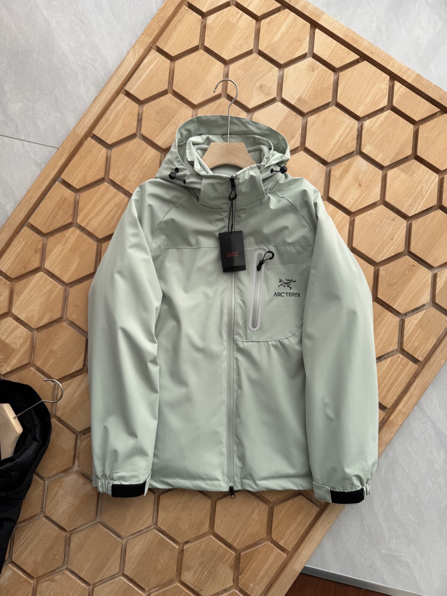 Arc'teryx 原單防水衝鋒衣 男款連帽設計雙色拼接風格| 8 Arc'teryx 原單防水衝鋒衣 男款連帽設計雙色拼接風格