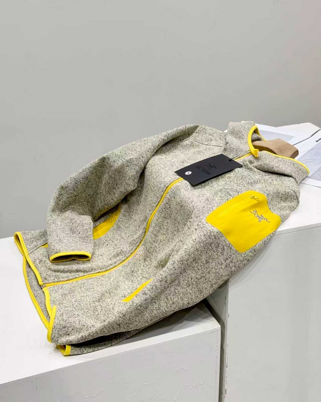 Arc'teryx 一比一黃灰拼接刷毛連帽外套 多口袋戶外休閒款