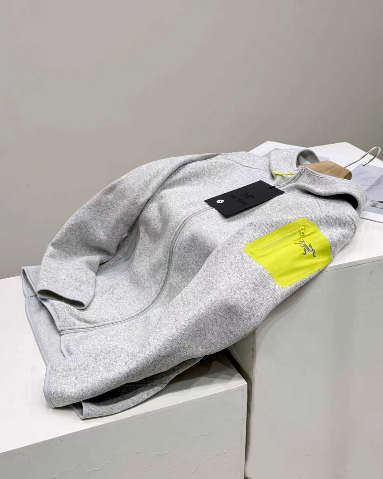Arc'teryx 一比一黃灰拼接刷毛連帽外套 多口袋戶外休閒款| 10 Arc'teryx 一比一黃灰拼接刷毛連帽外套 多口袋戶外休閒款