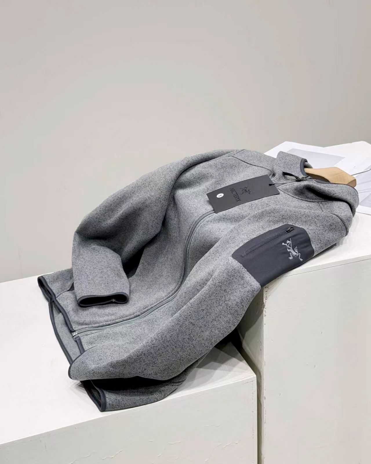 Arc'teryx 一比一黃灰拼接刷毛連帽外套 多口袋戶外休閒款| 9 Arc'teryx 一比一黃灰拼接刷毛連帽外套 多口袋戶外休閒款