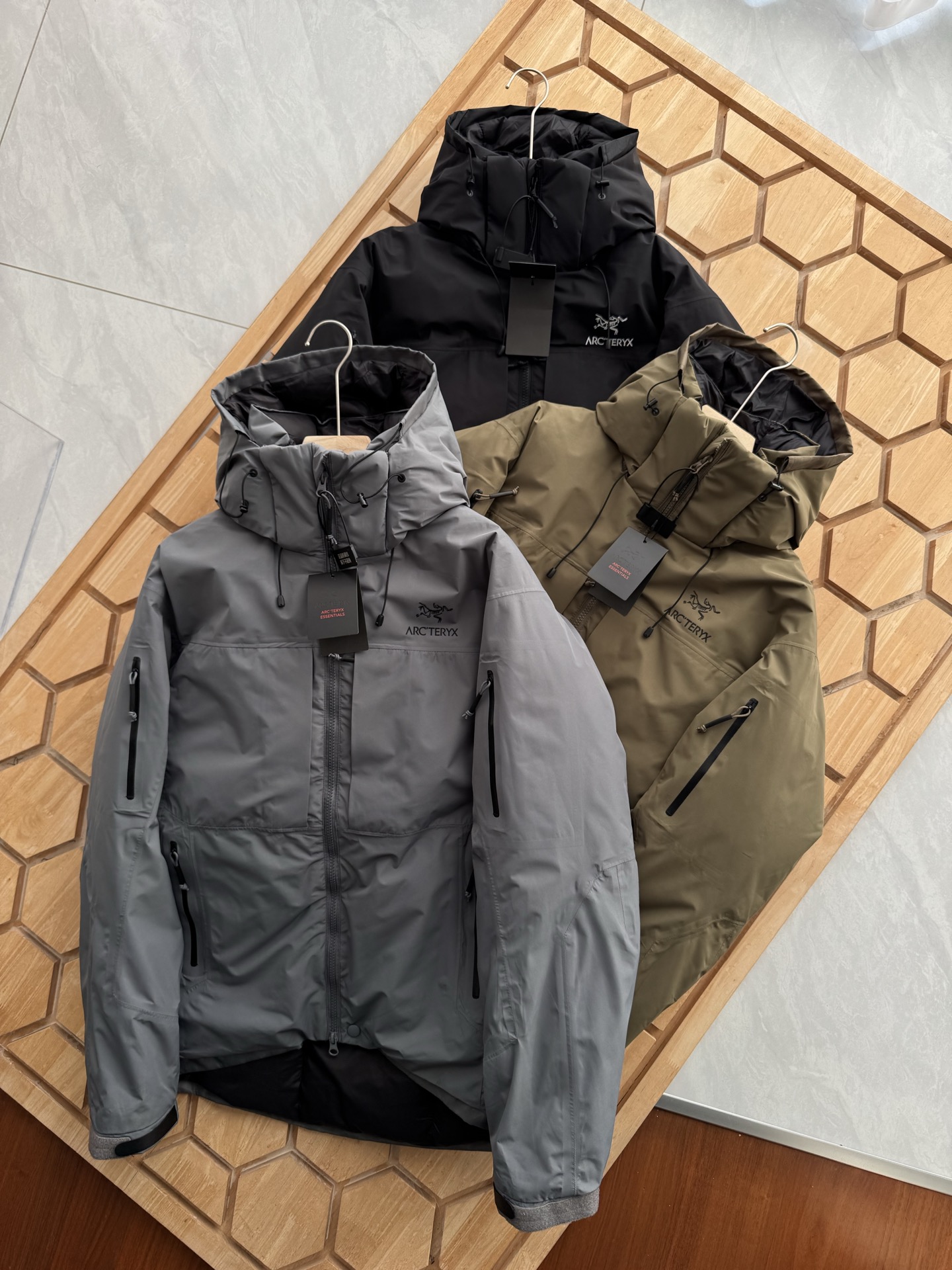 Arc'teryx 原單戶外連帽羽绒 衝鋒衣 灰、黑、軍綠三色防風機能外套