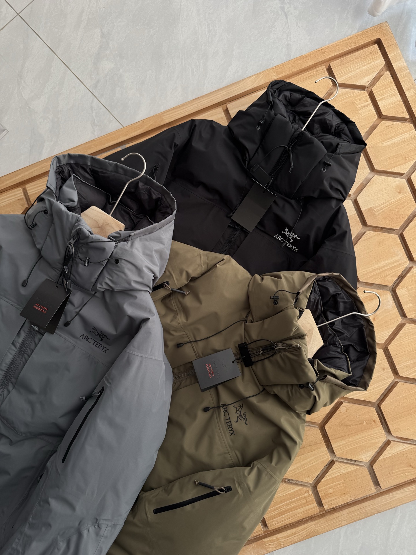 Arc'teryx 原單戶外連帽羽绒 衝鋒衣 灰、黑、軍綠三色防風機能外套| 14 Arc'teryx 原單戶外連帽羽绒 衝鋒衣 灰、黑、軍綠三色防風機能外套