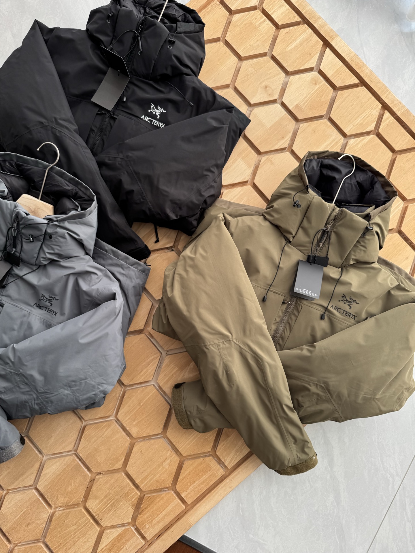 Arc'teryx 原單戶外連帽羽绒 衝鋒衣 灰、黑、軍綠三色防風機能外套| 13 Arc'teryx 原單戶外連帽羽绒 衝鋒衣 灰、黑、軍綠三色防風機能外套