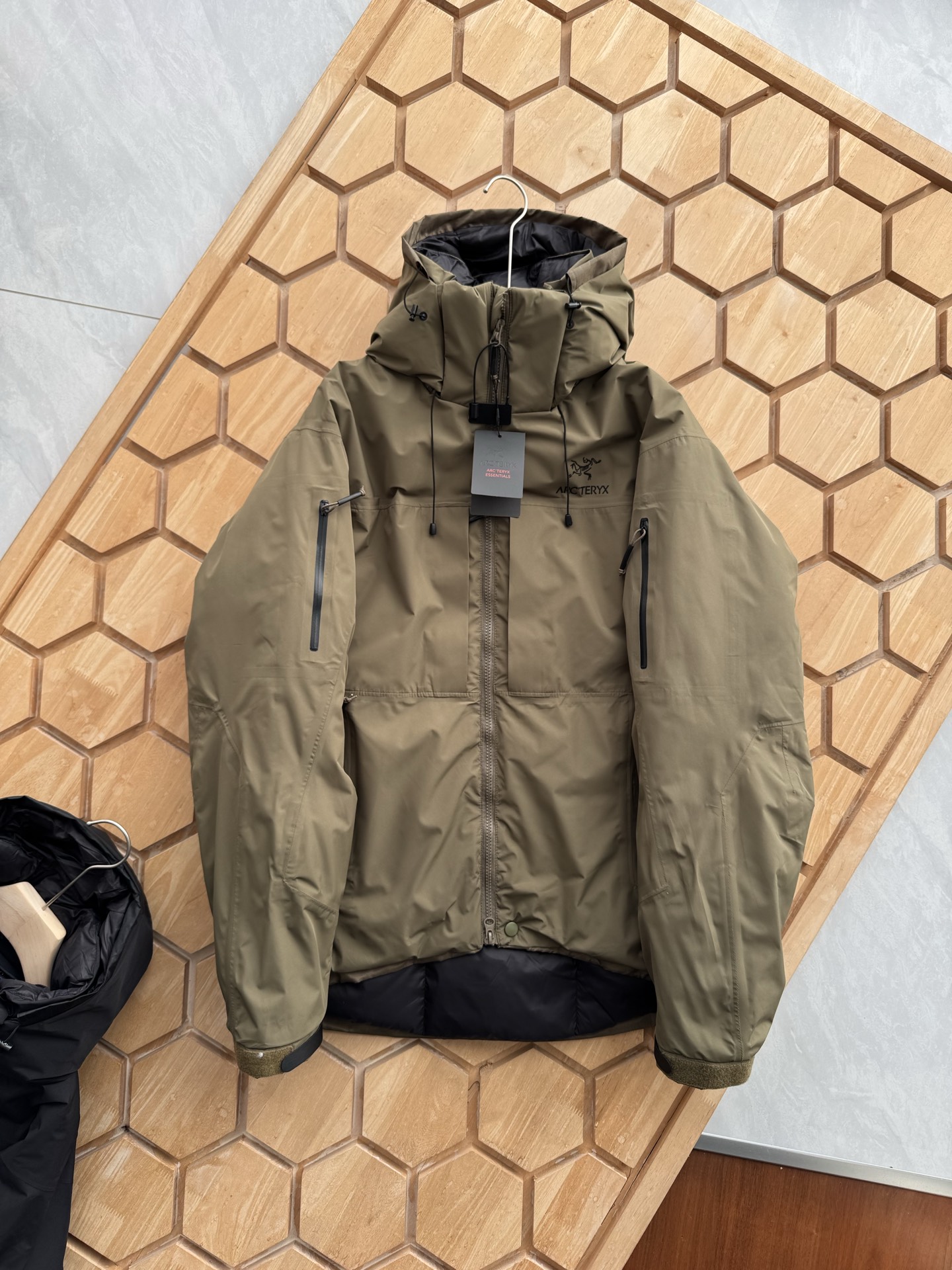 Arc'teryx 原單戶外連帽羽绒 衝鋒衣 灰、黑、軍綠三色防風機能外套| 11 Arc'teryx 原單戶外連帽羽绒 衝鋒衣 灰、黑、軍綠三色防風機能外套