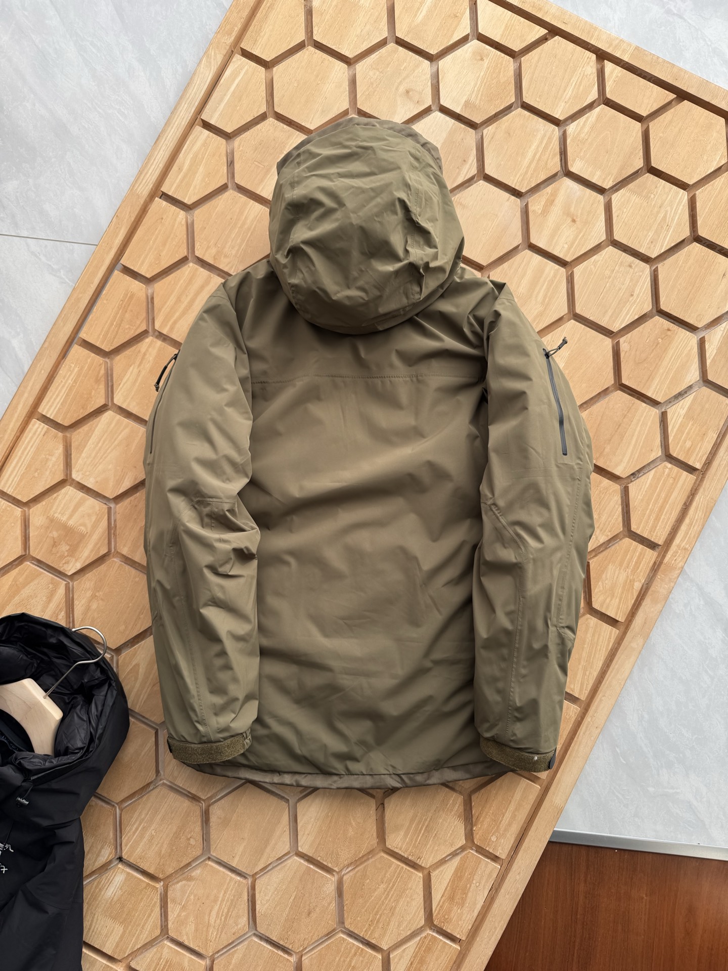 Arc'teryx 原單戶外連帽羽绒 衝鋒衣 灰、黑、軍綠三色防風機能外套| 10 Arc'teryx 原單戶外連帽羽绒 衝鋒衣 灰、黑、軍綠三色防風機能外套