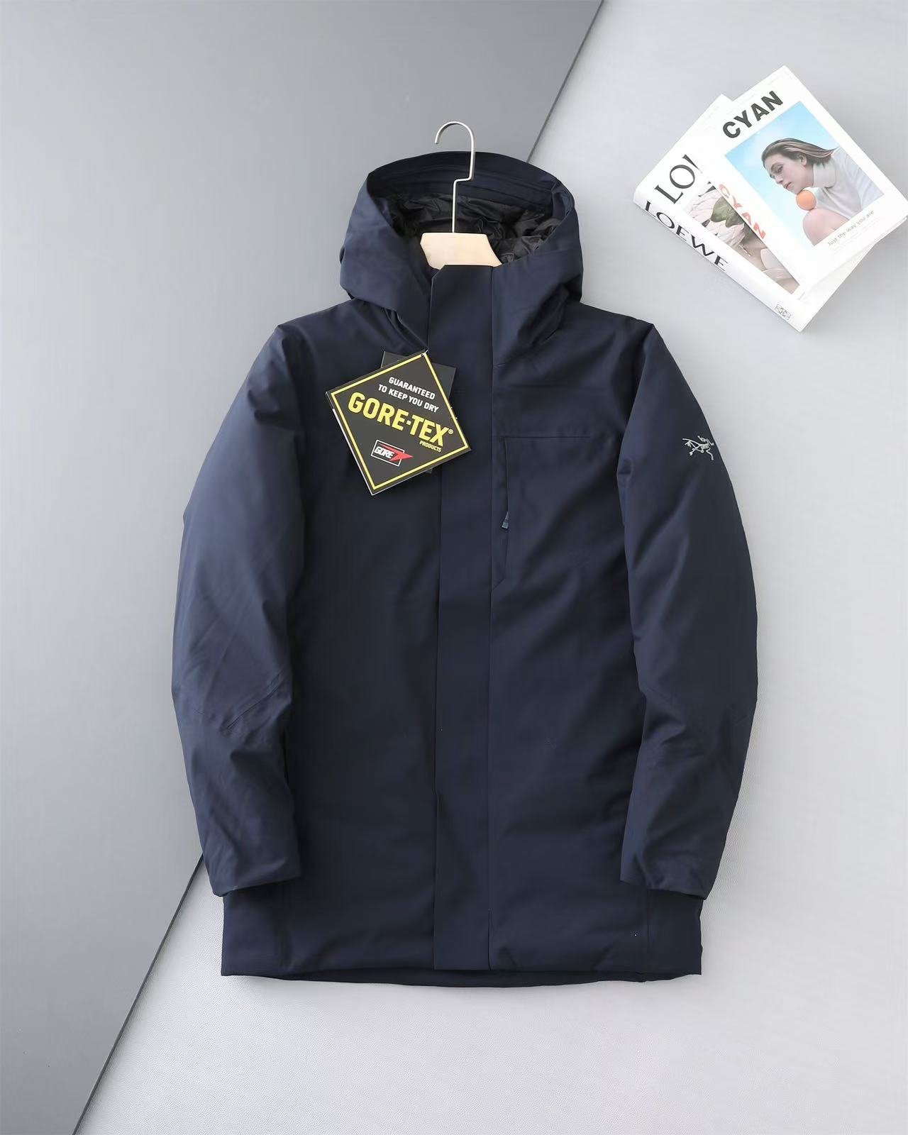 Arc'teryx A貨中長版連帽羽絨外套 黑與藏青防風保暖長版男裝| 13 Arc'teryx A貨中長版連帽羽絨外套 黑與藏青防風保暖長版男裝