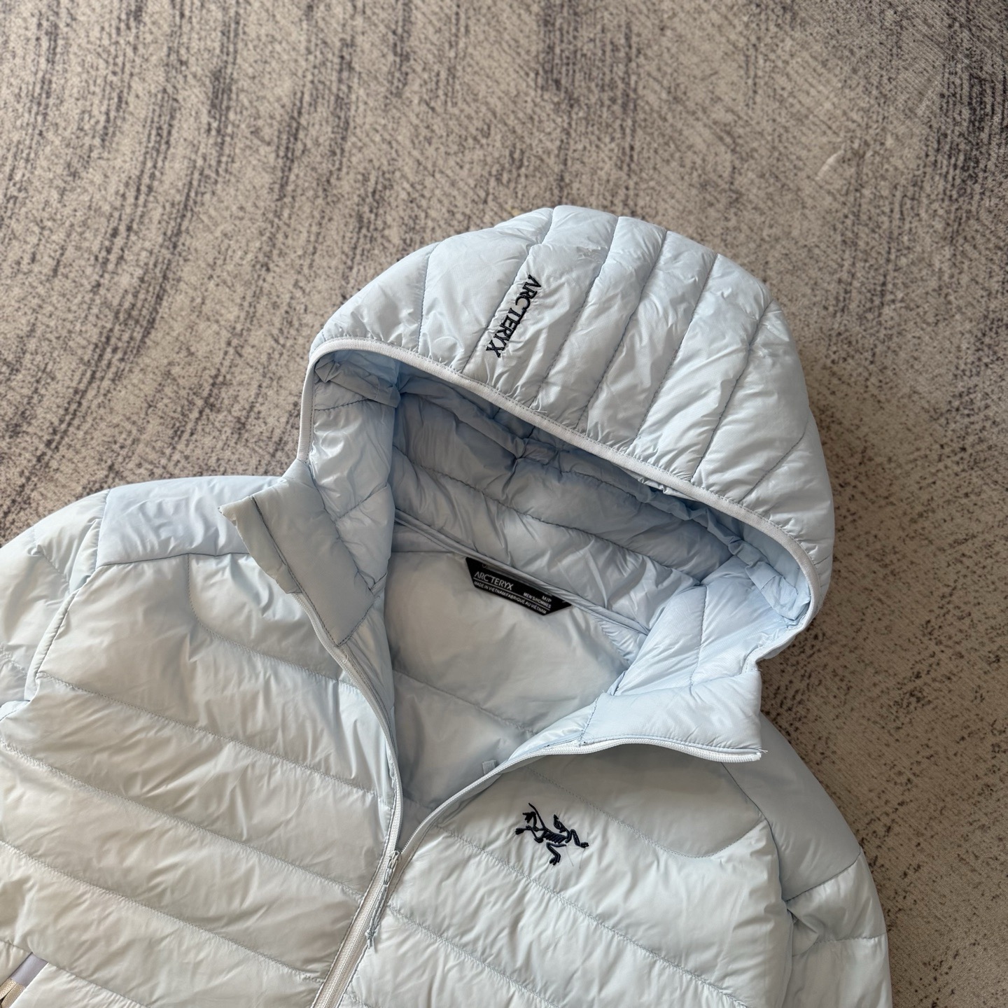 Arc'teryx 高仿黑色連帽羽絨外套 經典輕量防風款式| 12 Arc'teryx 高仿黑色連帽羽絨外套 經典輕量防風款式