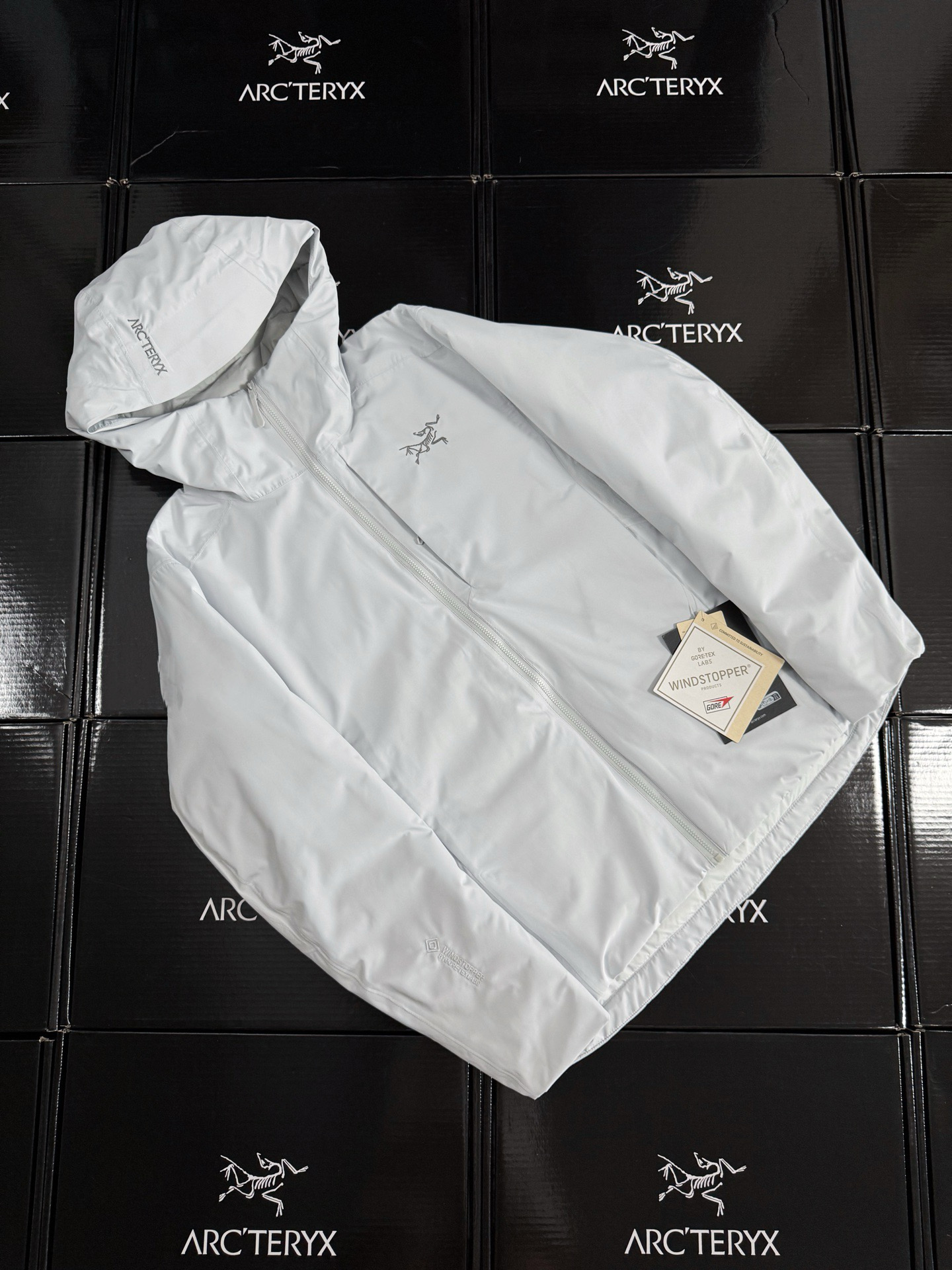 Arc'teryx 一比一防風外套 連帽設計 隱秘灰新色登場| 14 Arc'teryx 一比一防風外套 連帽設計 隱秘灰新色登場