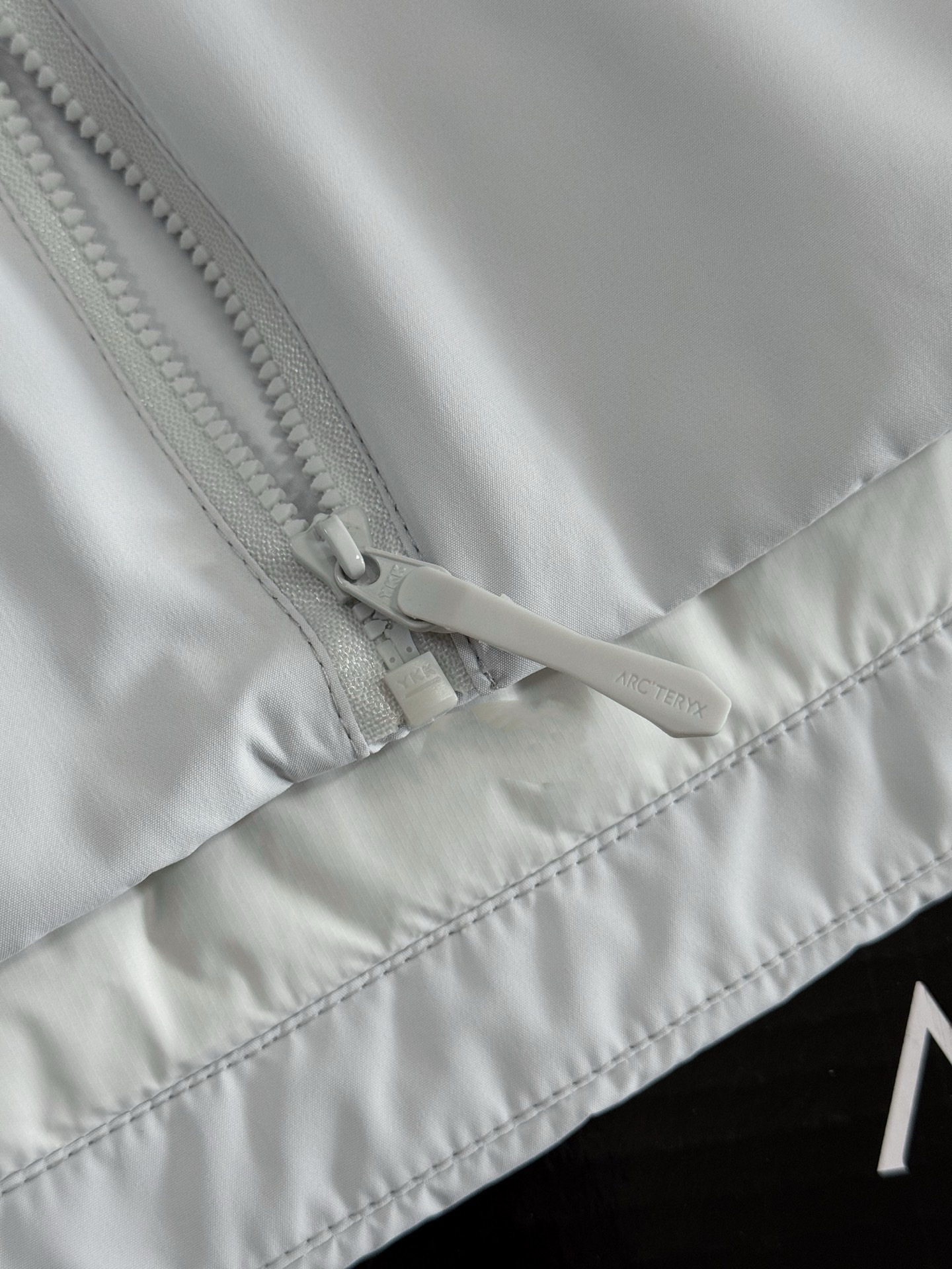Arc'teryx 一比一防風外套 連帽設計 隱秘灰新色登場| 9 Arc'teryx 一比一防風外套 連帽設計 隱秘灰新色登場