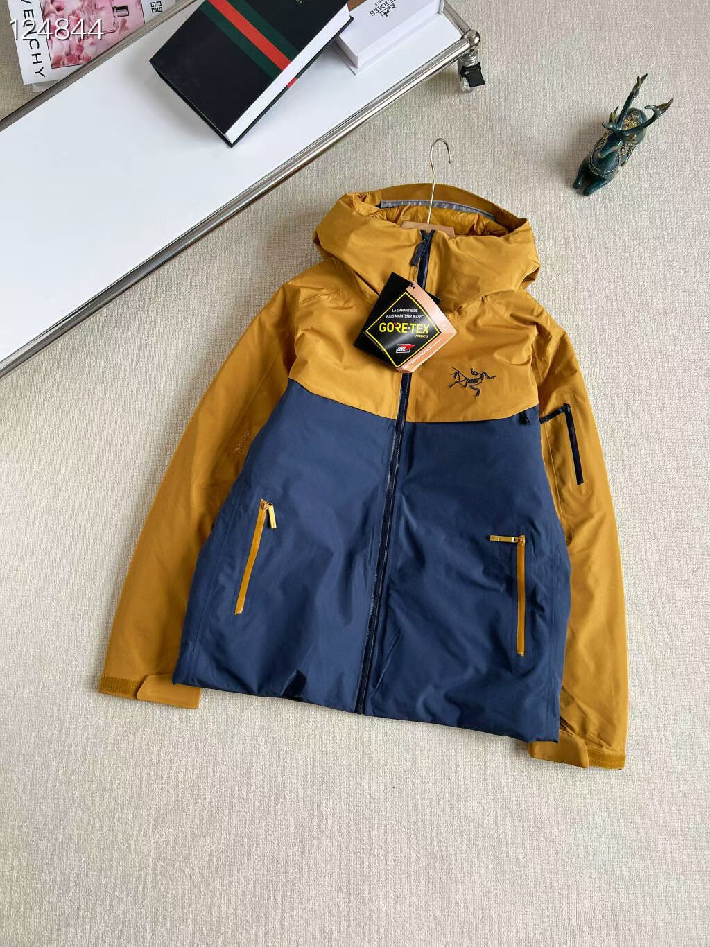 Arc'teryx A貨撞色拼接連帽衝鋒衣 三色選擇 山系造型首選| 14 Arc'teryx A貨撞色拼接連帽衝鋒衣 三色選擇 山系造型首選