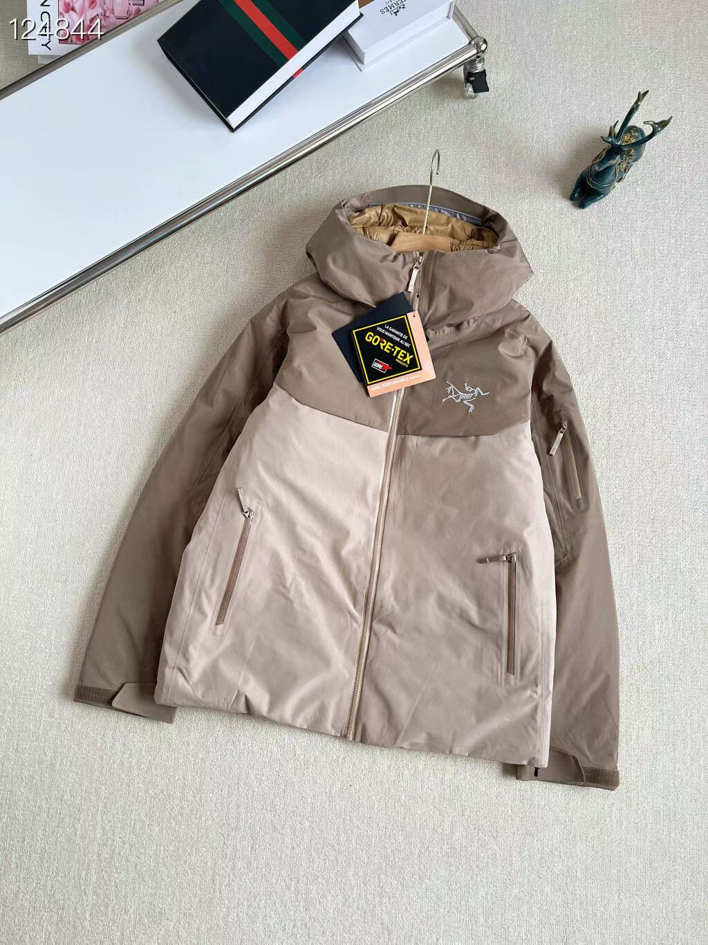 Arc'teryx A貨撞色拼接連帽衝鋒衣 三色選擇 山系造型首選| 13 Arc'teryx A貨撞色拼接連帽衝鋒衣 三色選擇 山系造型首選