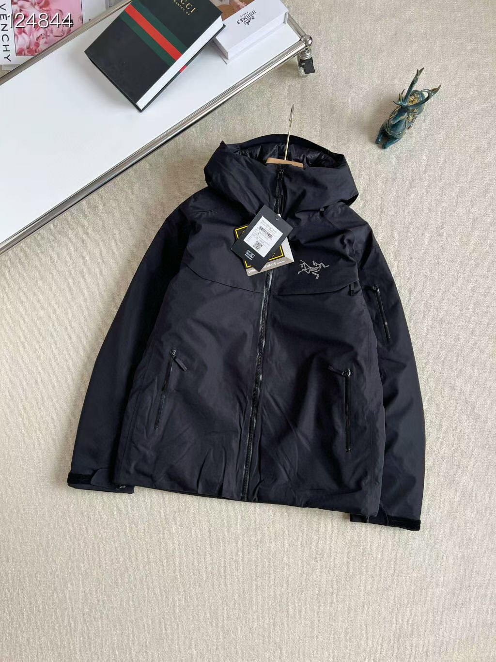 Arc'teryx A貨撞色拼接連帽衝鋒衣 三色選擇 山系造型首選| 12 Arc'teryx A貨撞色拼接連帽衝鋒衣 三色選擇 山系造型首選