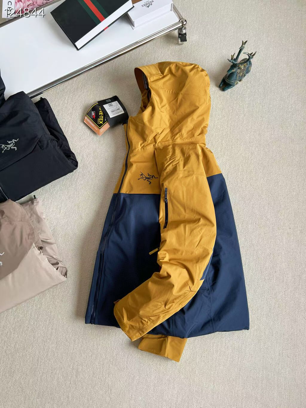 Arc'teryx A貨撞色拼接連帽衝鋒衣 三色選擇 山系造型首選| 9 Arc'teryx A貨撞色拼接連帽衝鋒衣 三色選擇 山系造型首選