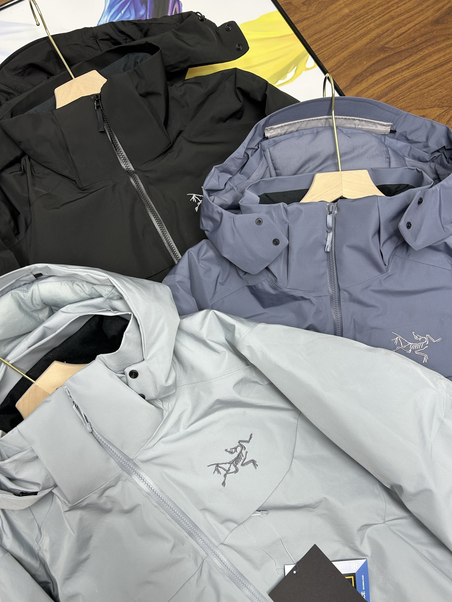 Arc'teryx A貨防風羽绒夾克外套 三色經典連帽款| 14 Arc'teryx A貨防風羽绒夾克外套 三色經典連帽款