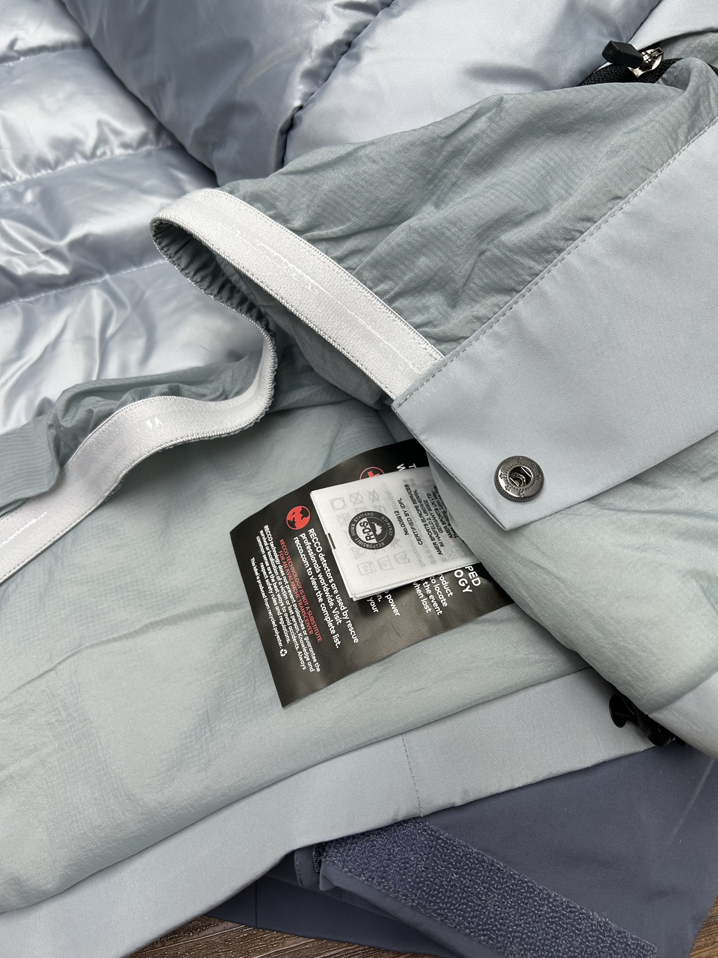 Arc'teryx A貨防風羽绒夾克外套 三色經典連帽款| 11 Arc'teryx A貨防風羽绒夾克外套 三色經典連帽款