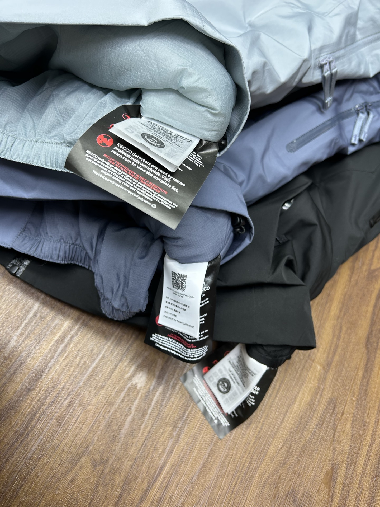 Arc'teryx A貨防風羽绒夾克外套 三色經典連帽款| 7 Arc'teryx A貨防風羽绒夾克外套 三色經典連帽款