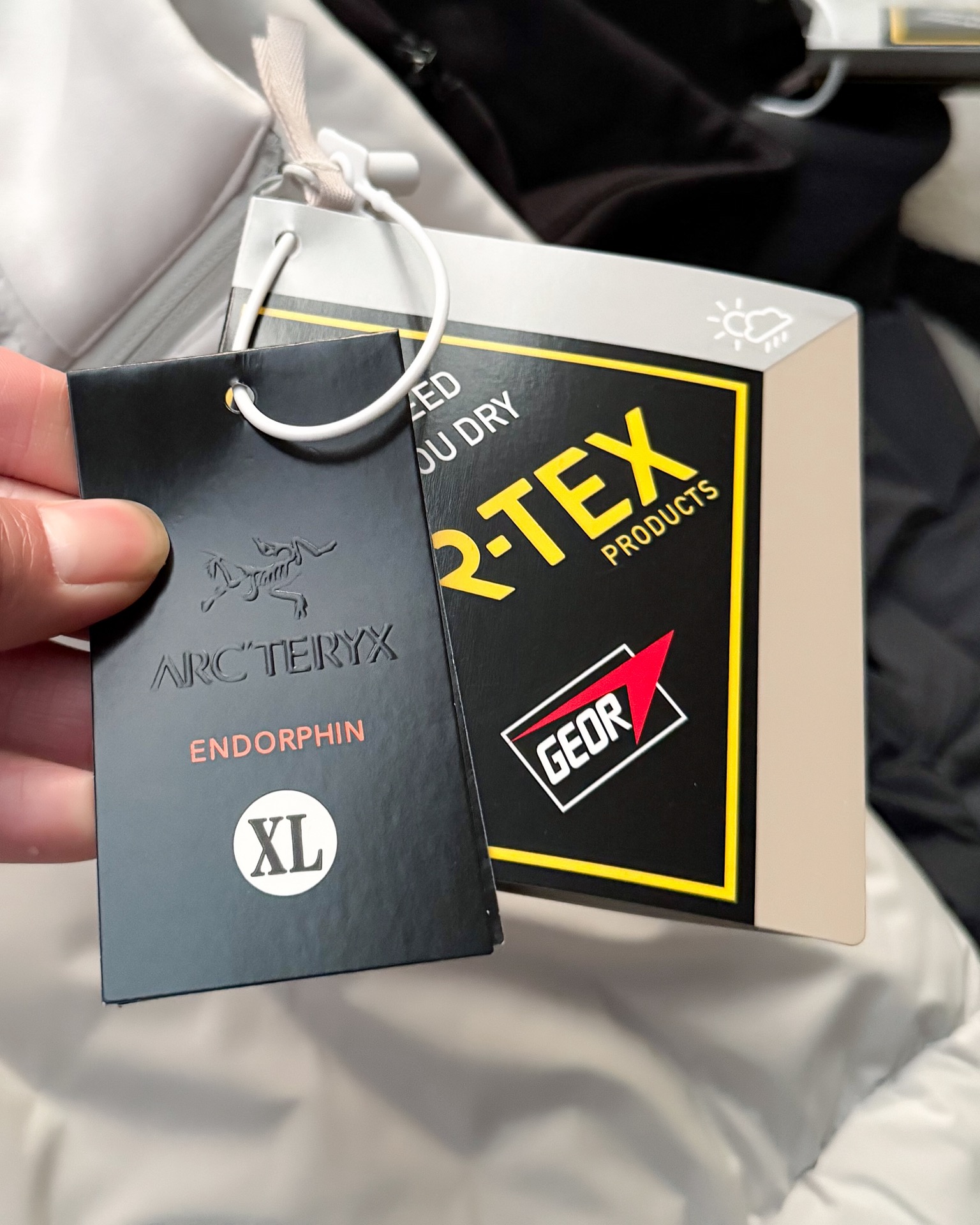 Arc'teryx 原單格紋羽絨外套 男款深灰拼接設計| 17 Arc'teryx 原單格紋羽絨外套 男款深灰拼接設計