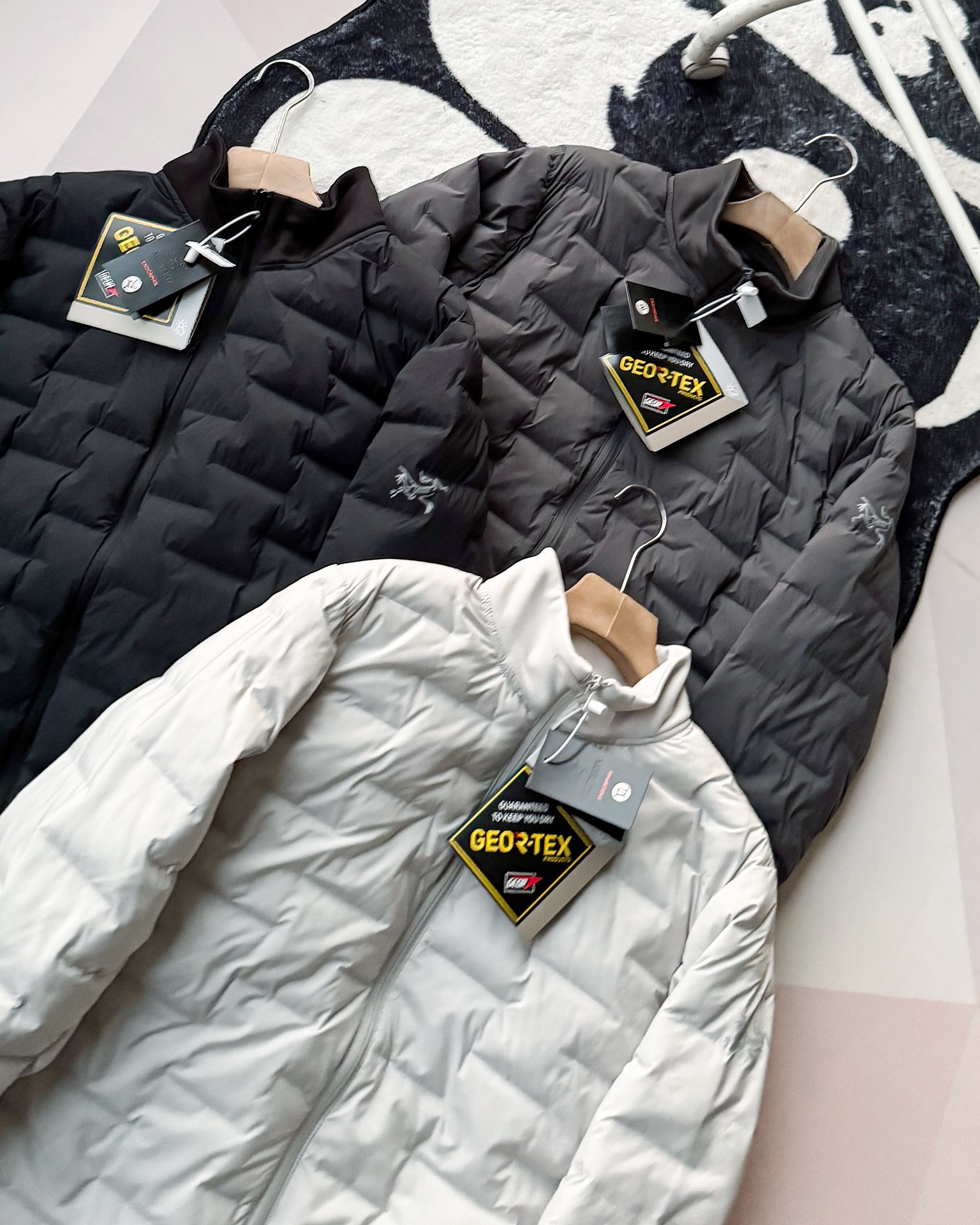 Arc'teryx 原單格紋羽絨外套 男款深灰拼接設計| 10 Arc'teryx 原單格紋羽絨外套 男款深灰拼接設計