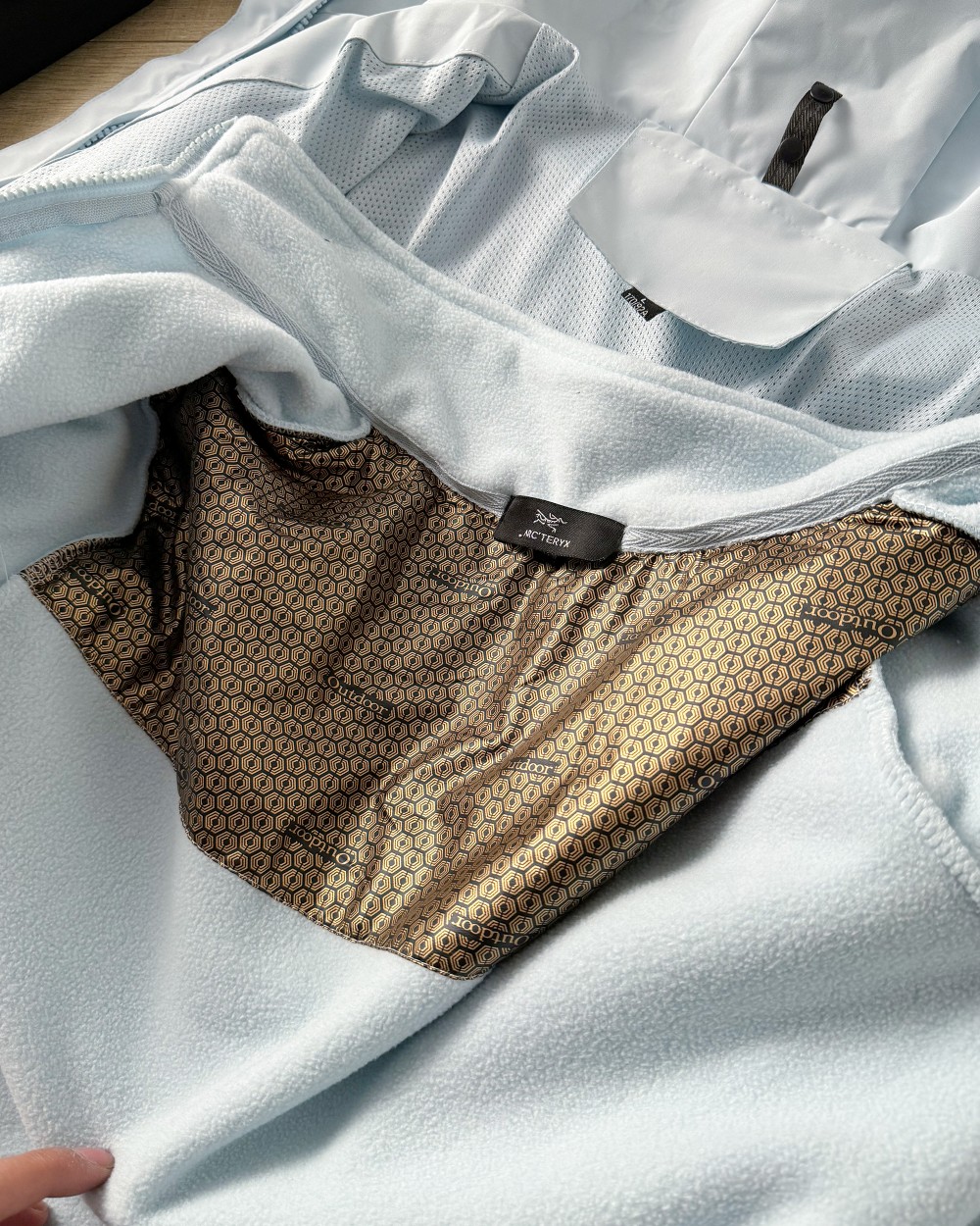 Arc'teryx 高仿Gore-Tex軟殼外套與抓絨層套組 內外兼備全功能| 16 Arc'teryx 高仿Gore-Tex軟殼外套與抓絨層套組 內外兼備全功能