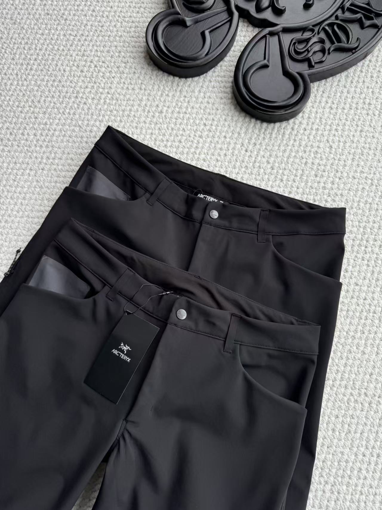 Arc'teryx 高仿男士黑色軟殼褲 彈性修身剪裁款 戶外機能風| 10 Arc'teryx 高仿男士黑色軟殼褲 彈性修身剪裁款 戶外機能風