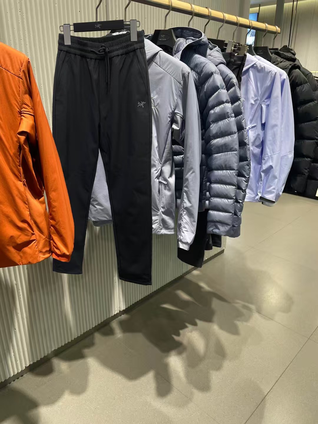 Arc'teryx 高仿黑灰配色男士休閒抽繩褲 基本款機能風設計| 13 Arc'teryx 高仿黑灰配色男士休閒抽繩褲 基本款機能風設計