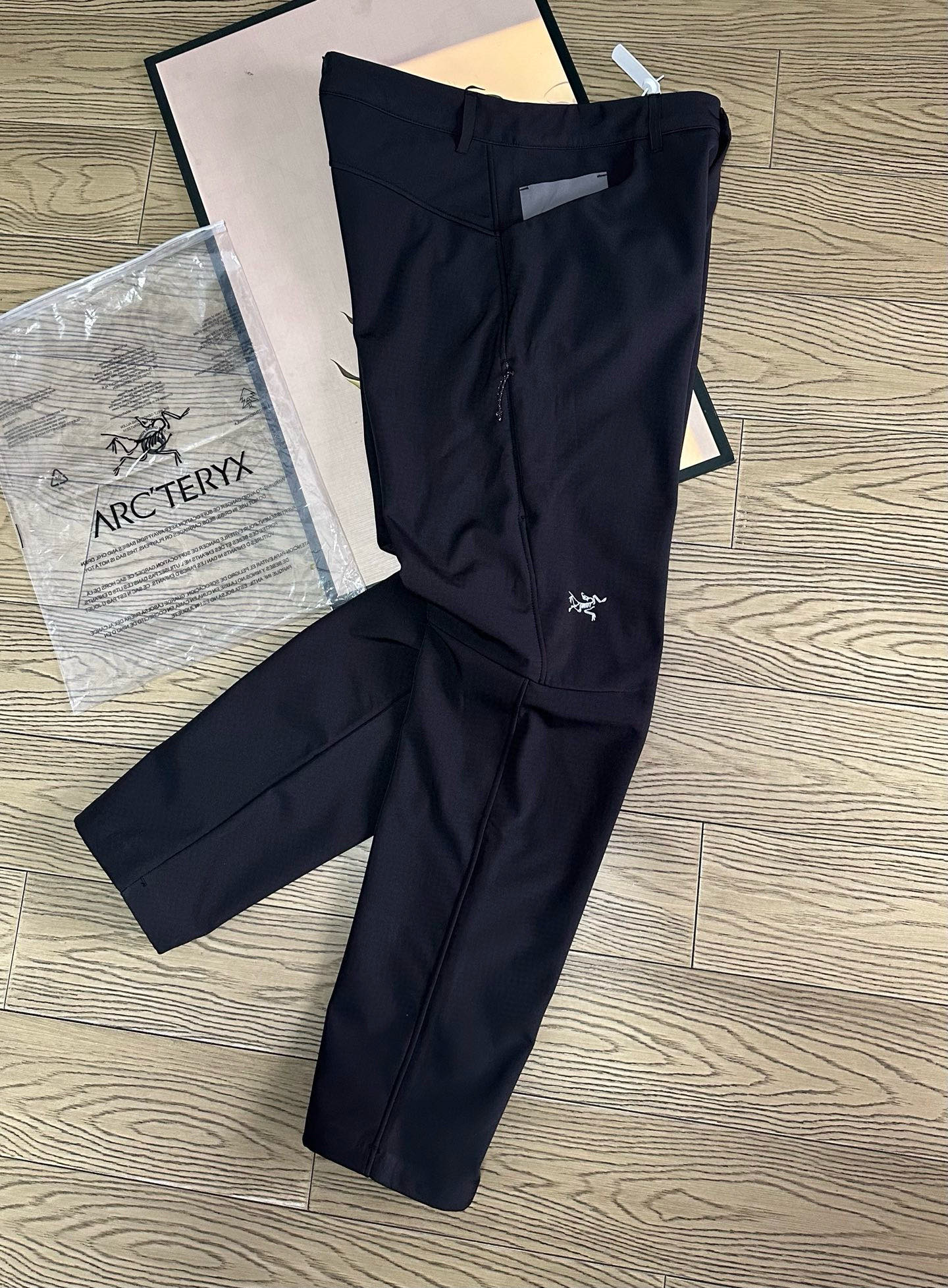 Arc'teryx 高仿Endorphin系列男褲 黑灰拼接設計款 都會機能風格| 11 Arc'teryx 高仿Endorphin系列男褲 黑灰拼接設計款 都會機能風格