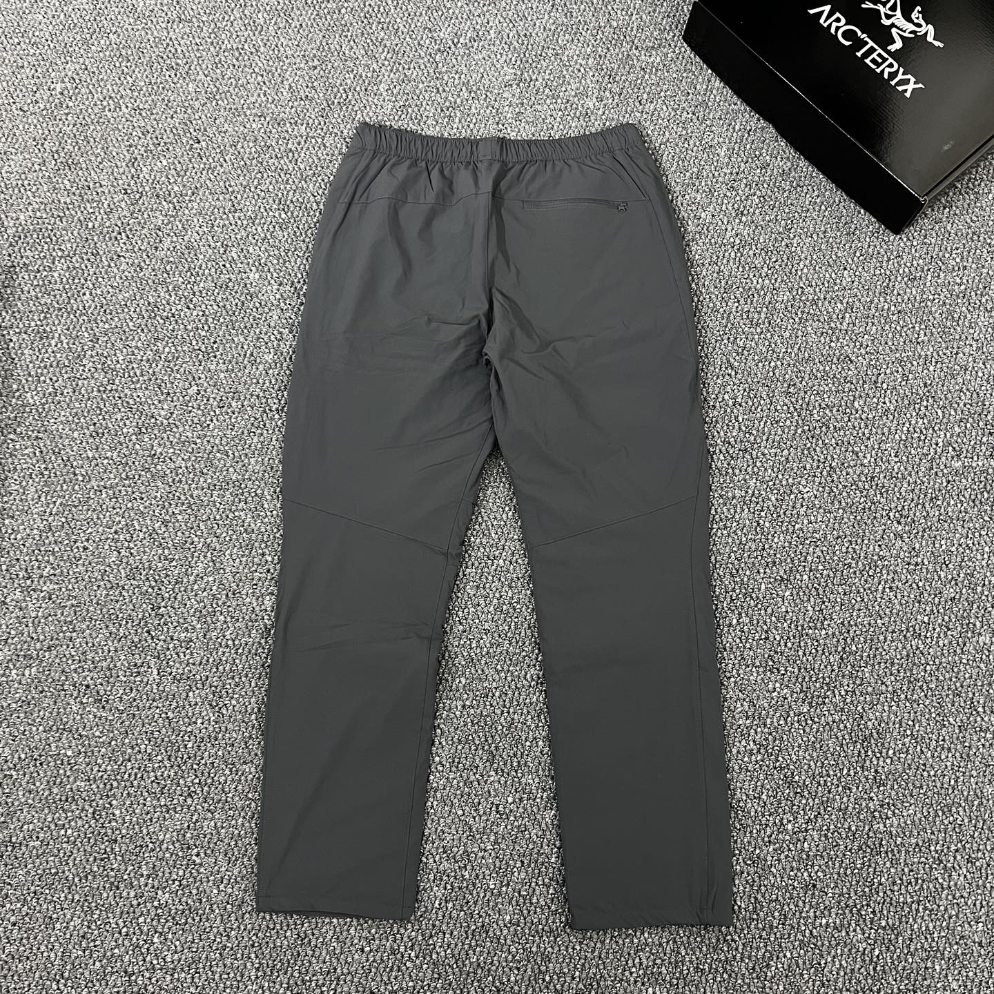 Arc'teryx 高仿男款輕機能長褲 三色選擇 都會風剪裁設計| 12 Arc'teryx 高仿男款輕機能長褲 三色選擇 都會風剪裁設計