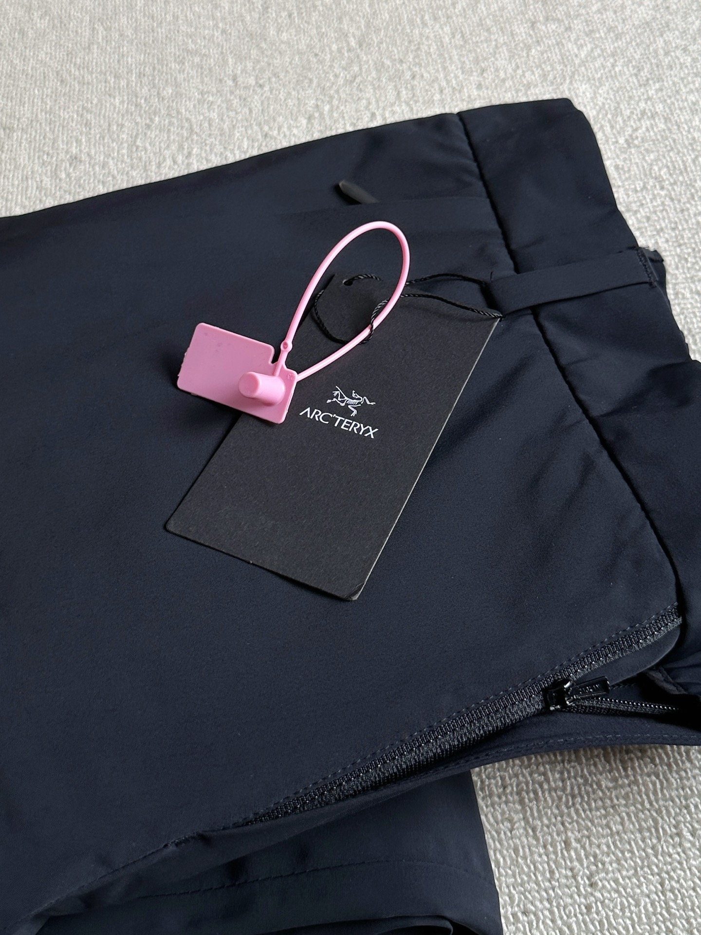 Arc'teryx 高仿男士黑色機能長褲 基礎版型設計 日常百搭款| 11 Arc'teryx 高仿男士黑色機能長褲 基礎版型設計 日常百搭款