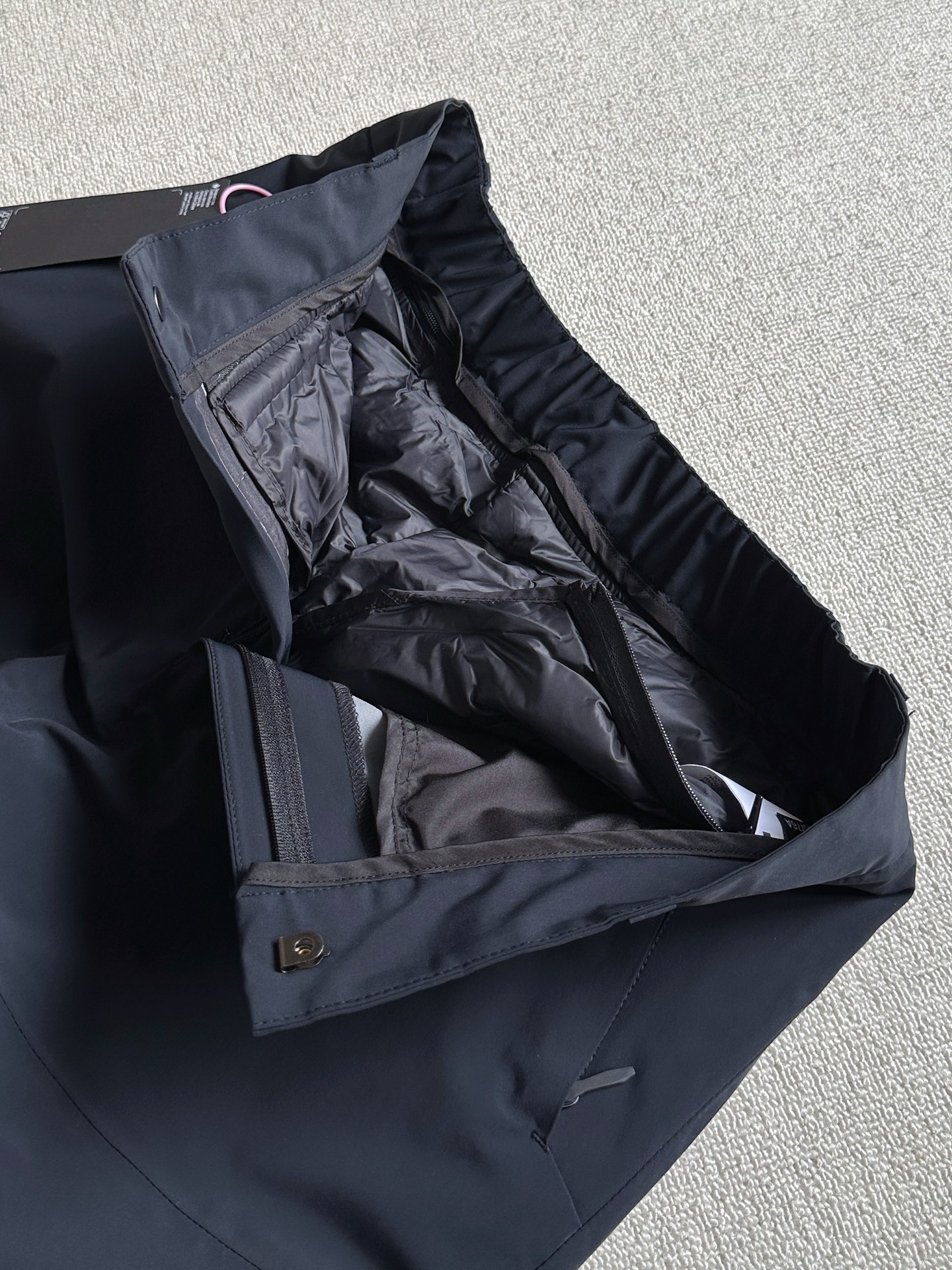 Arc'teryx 高仿男士黑色機能長褲 基礎版型設計 日常百搭款| 10 Arc'teryx 高仿男士黑色機能長褲 基礎版型設計 日常百搭款